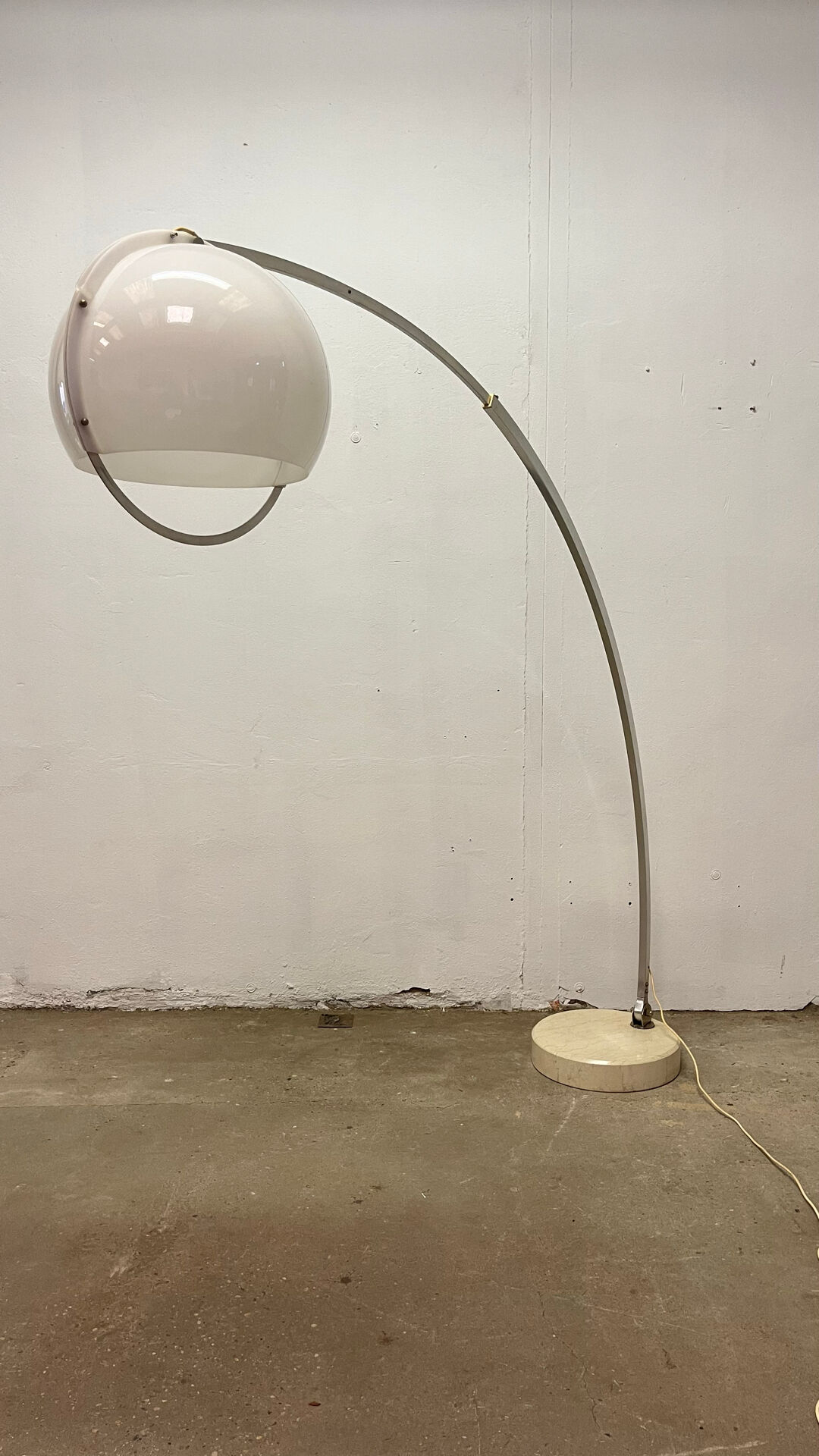 Arc floor lamp Guzzini 1970s