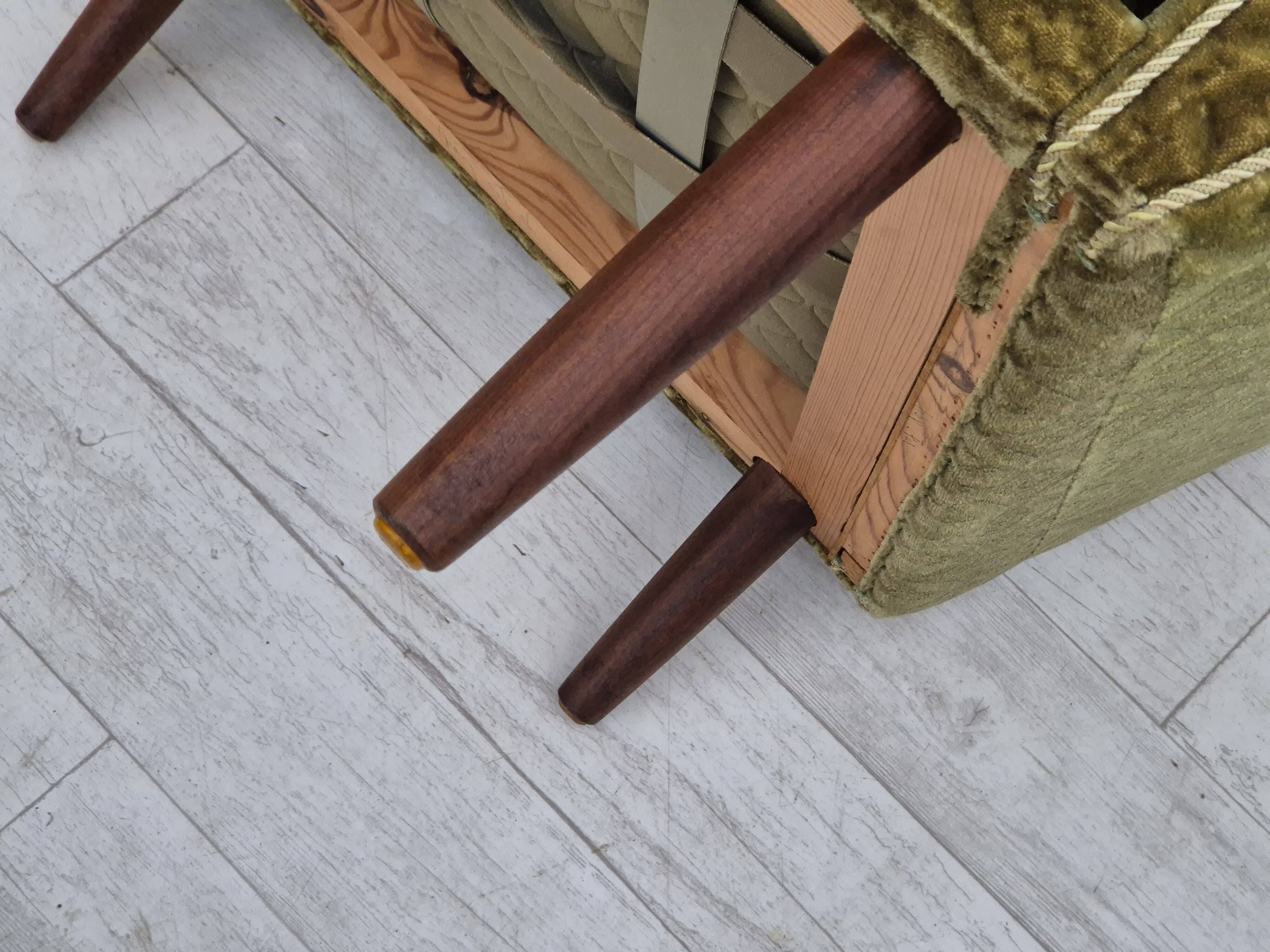 Fauteuil danois à dossier haut de georg thams, revêtement original, velours vert, bois de teck.