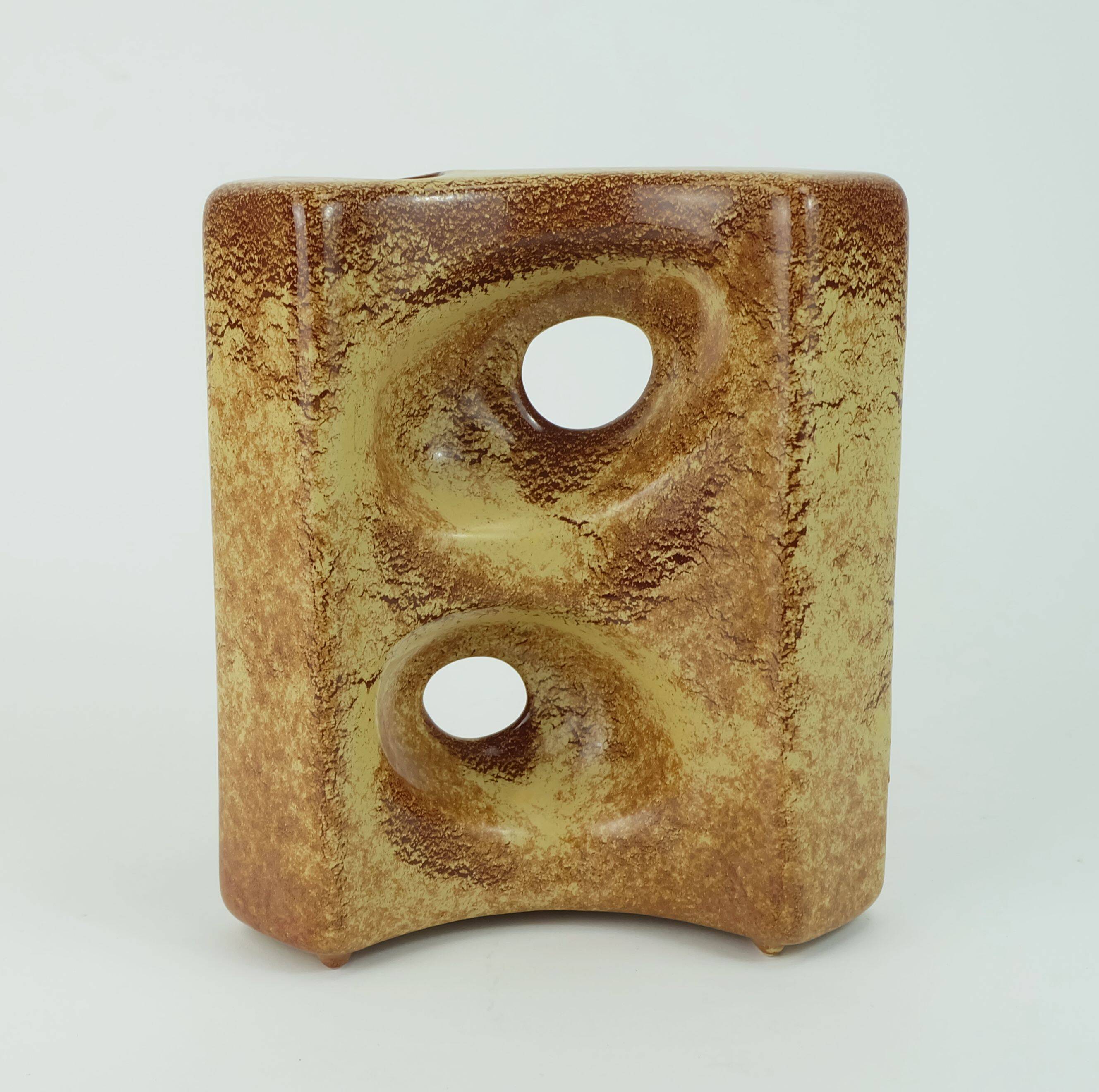 Very beautiful sculptural bertoncello italy ceramic vase roberto rigon 1970s model 911