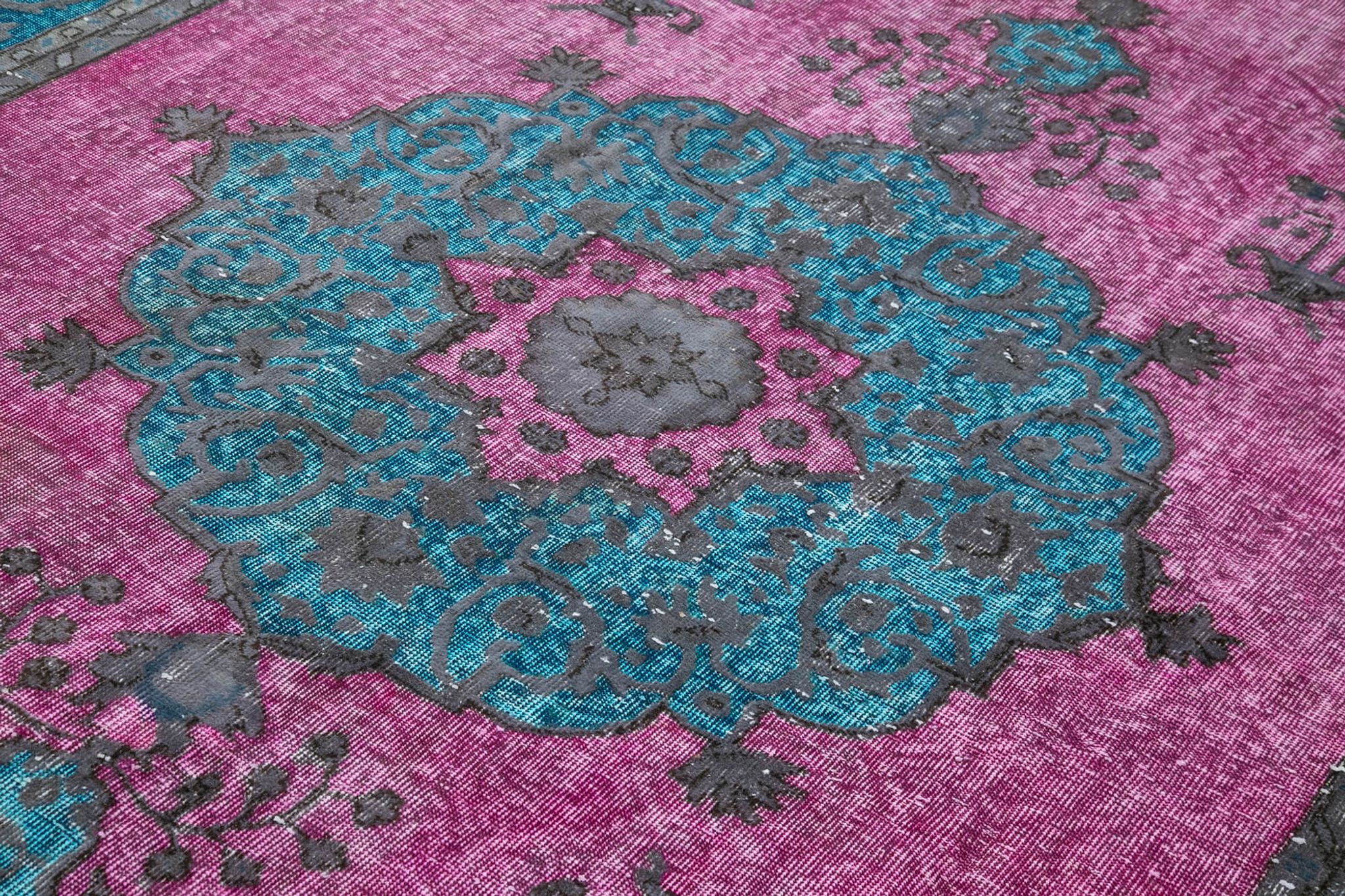 Handmade Antique Turkish 1980s 227 cm x 319 cm Pink Rug