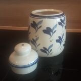 Lot decanter and cracked earthenware pot