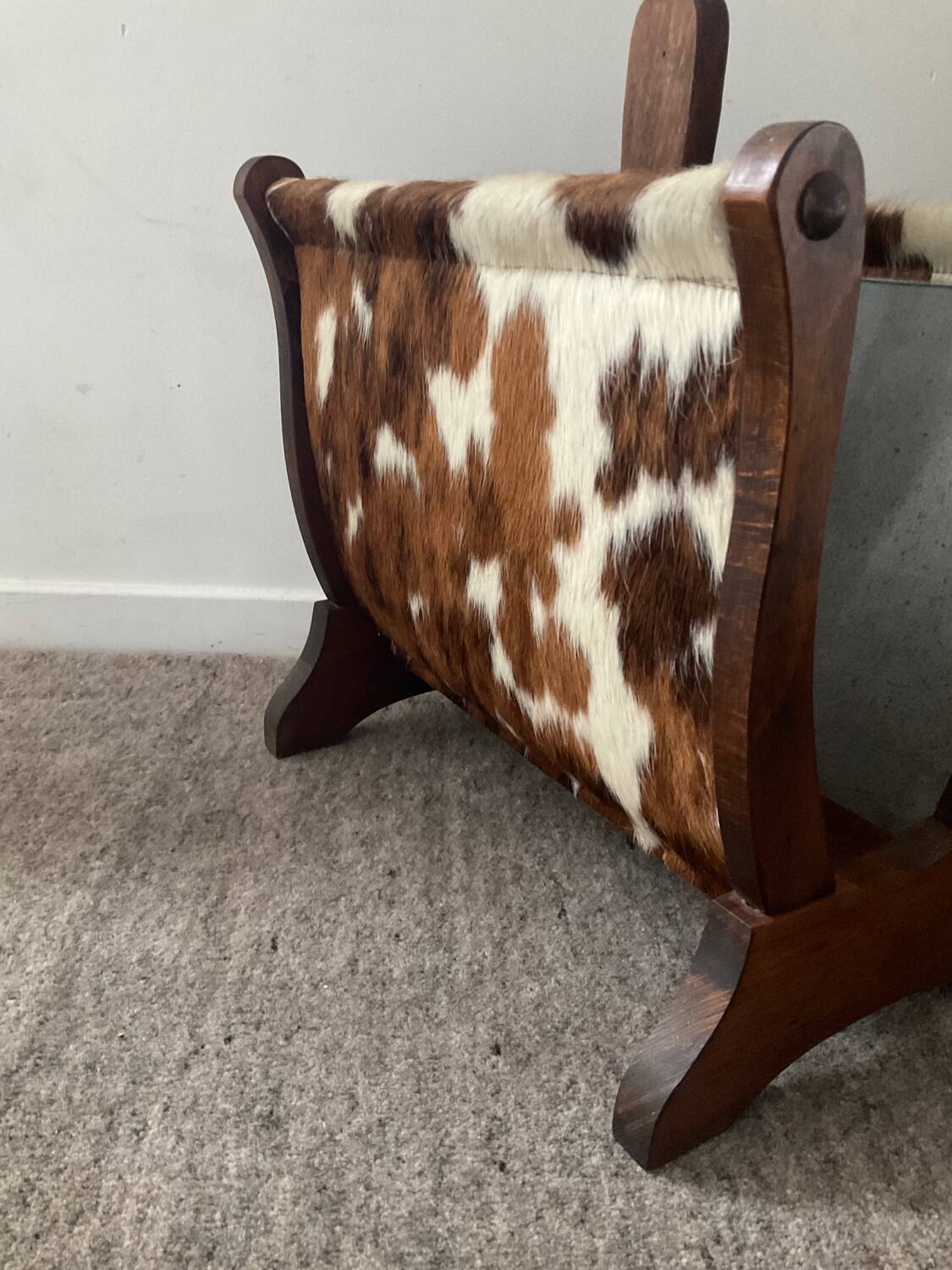 Porte revue vintage en peau et bois