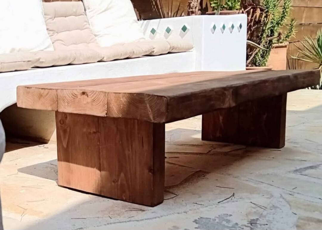 Table basse en bois massif – style brutaliste / wabi-sabi – fait main