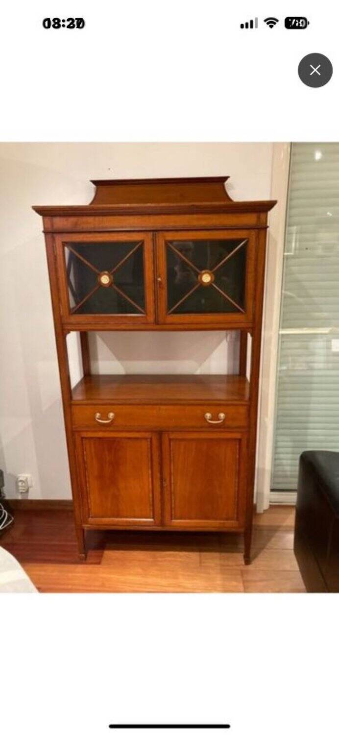 Élégant buffet vitrine de style Directoire en fruitier, début XIXe siècle