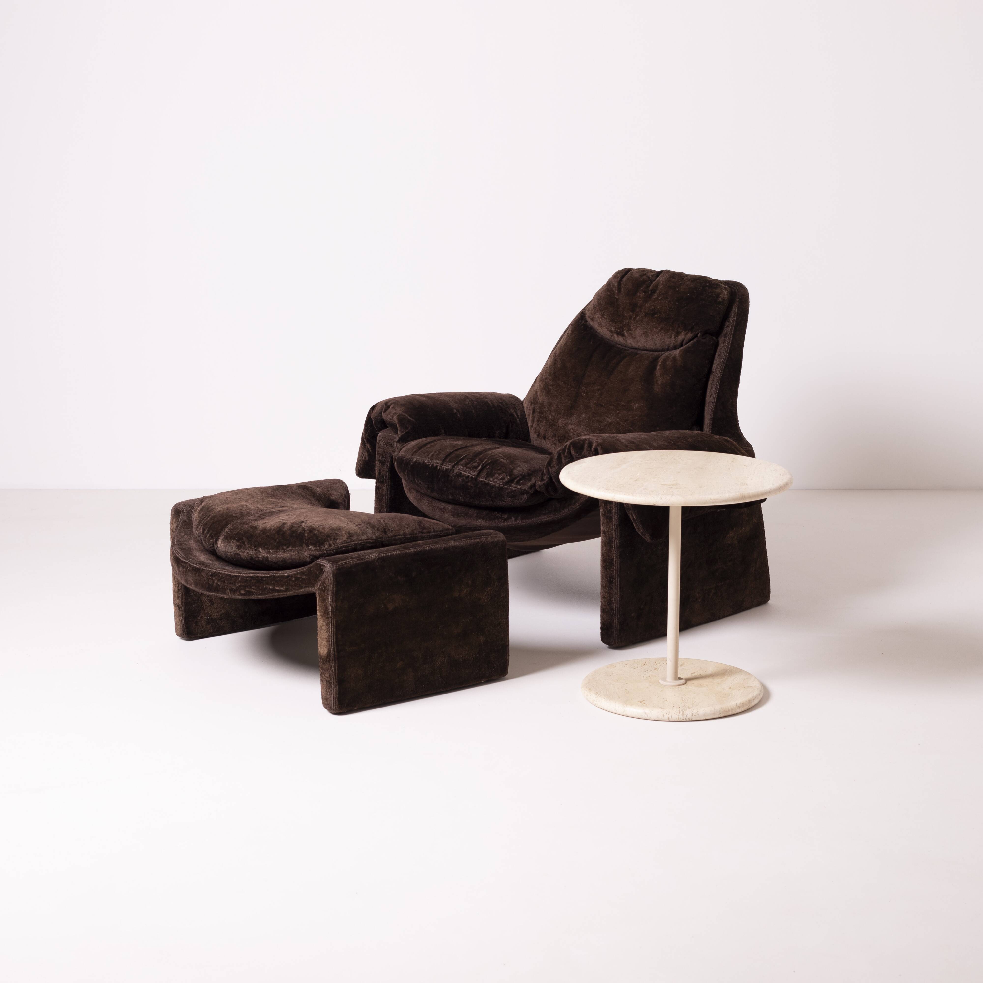 Table d'appoint/table basse ronde postmoderne en travertin, Italie, années 1980