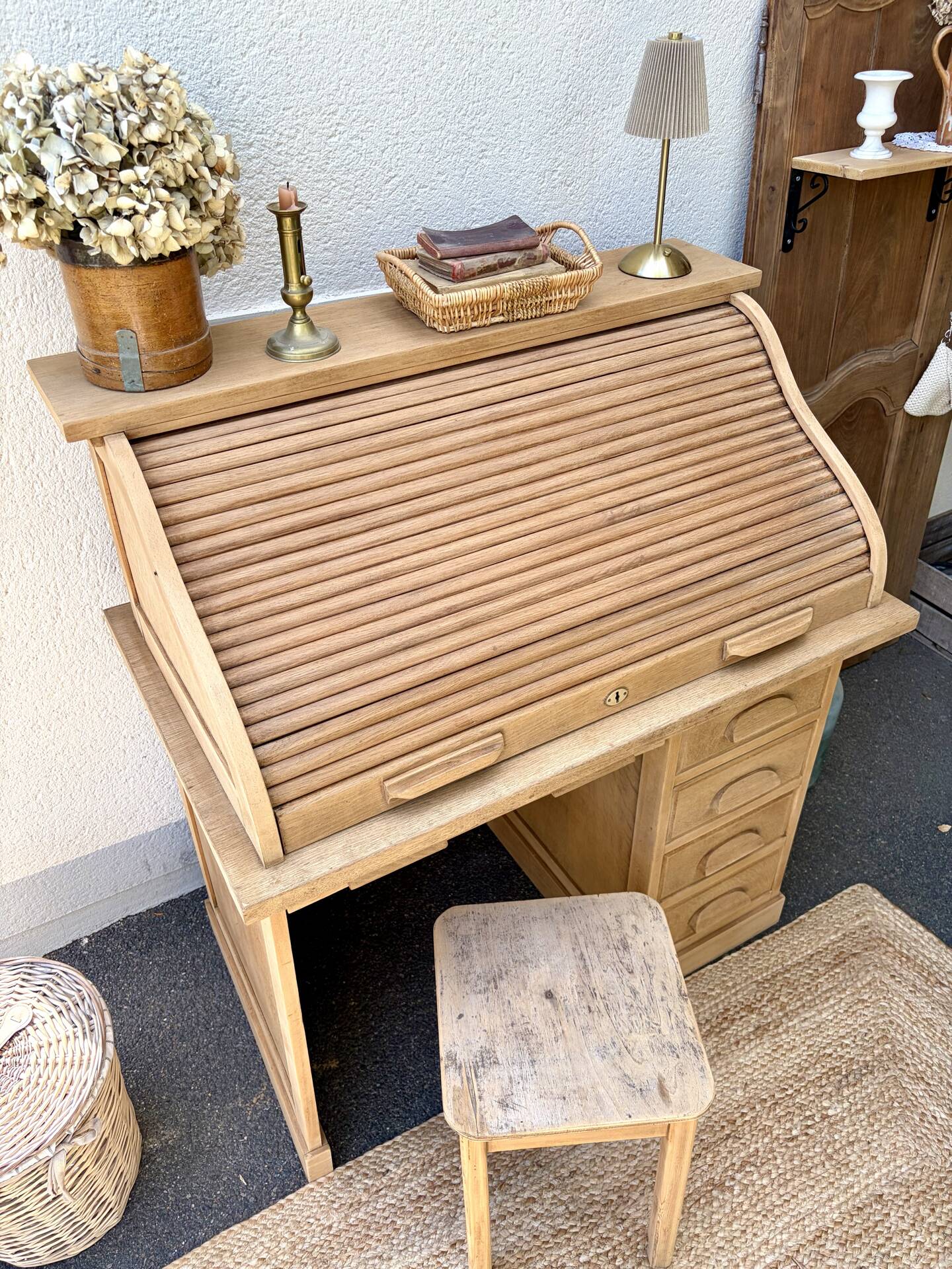 Curtain desk