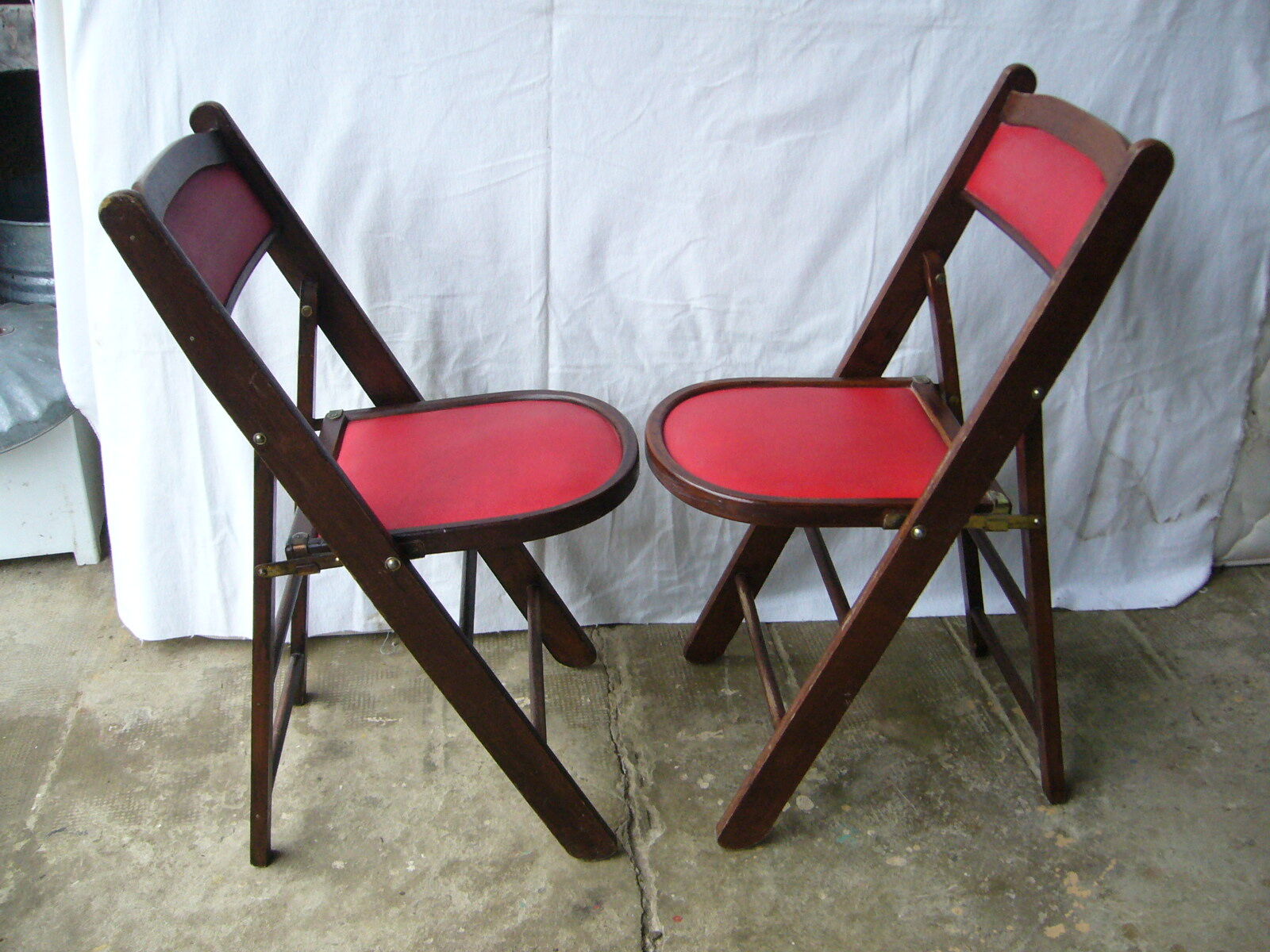 Wooden folding chairs and 60s shanghai skai