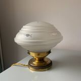 Old table lamp in brass and engraved opaline
