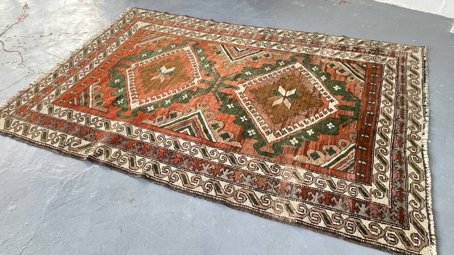 Vintage pure wool handcrafted oriental rug - 143cm x 208cm