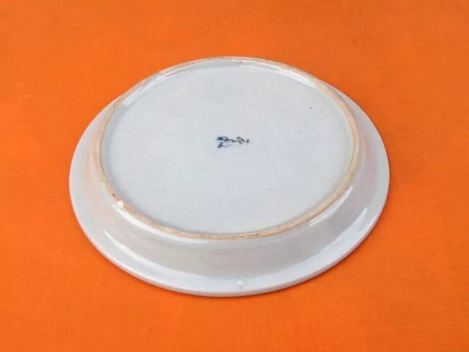 4 coffee cups / saucers glazed ceramic