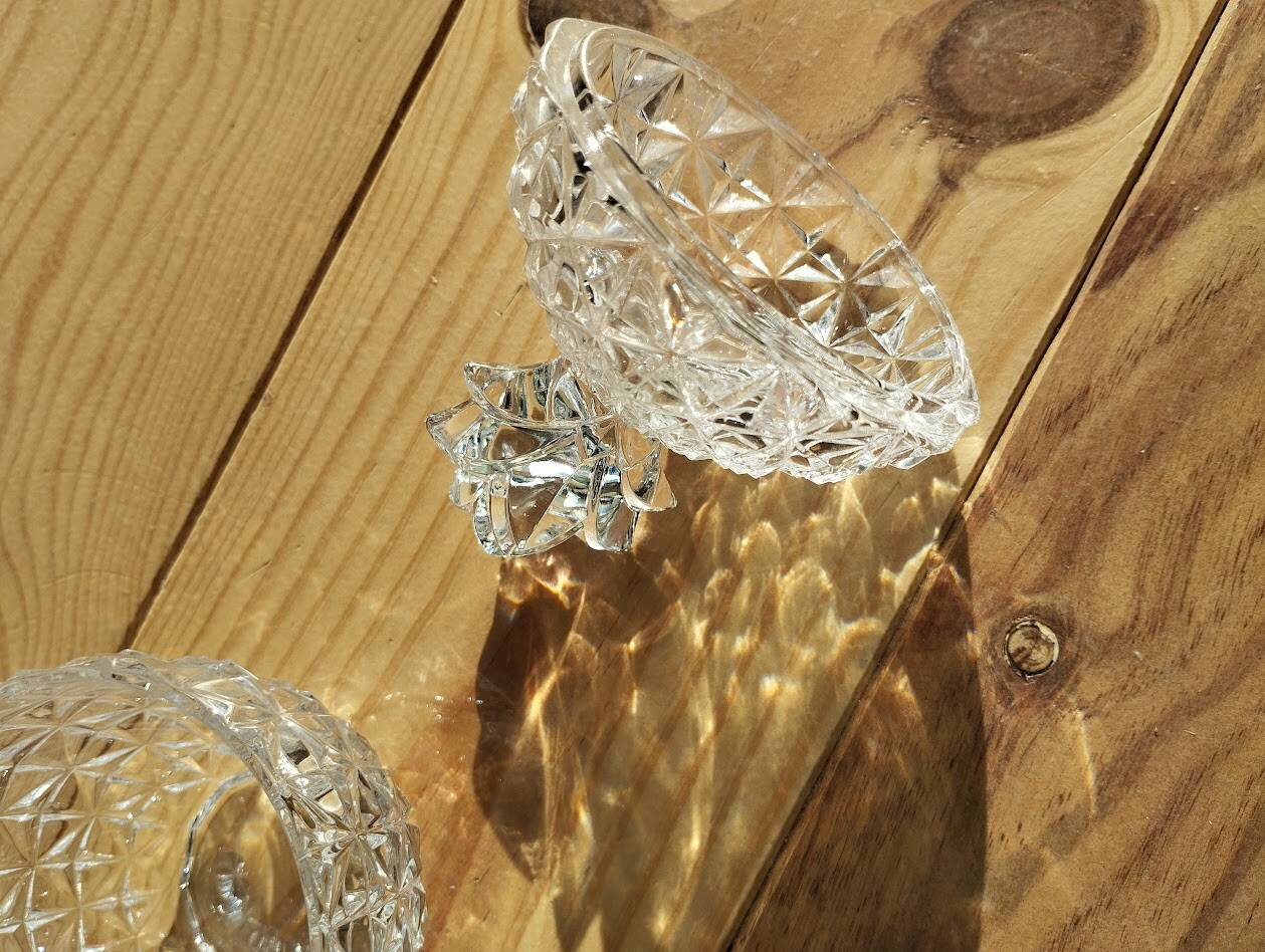 Cut crystal pineapple bonbonnière – Iconic decorative piece