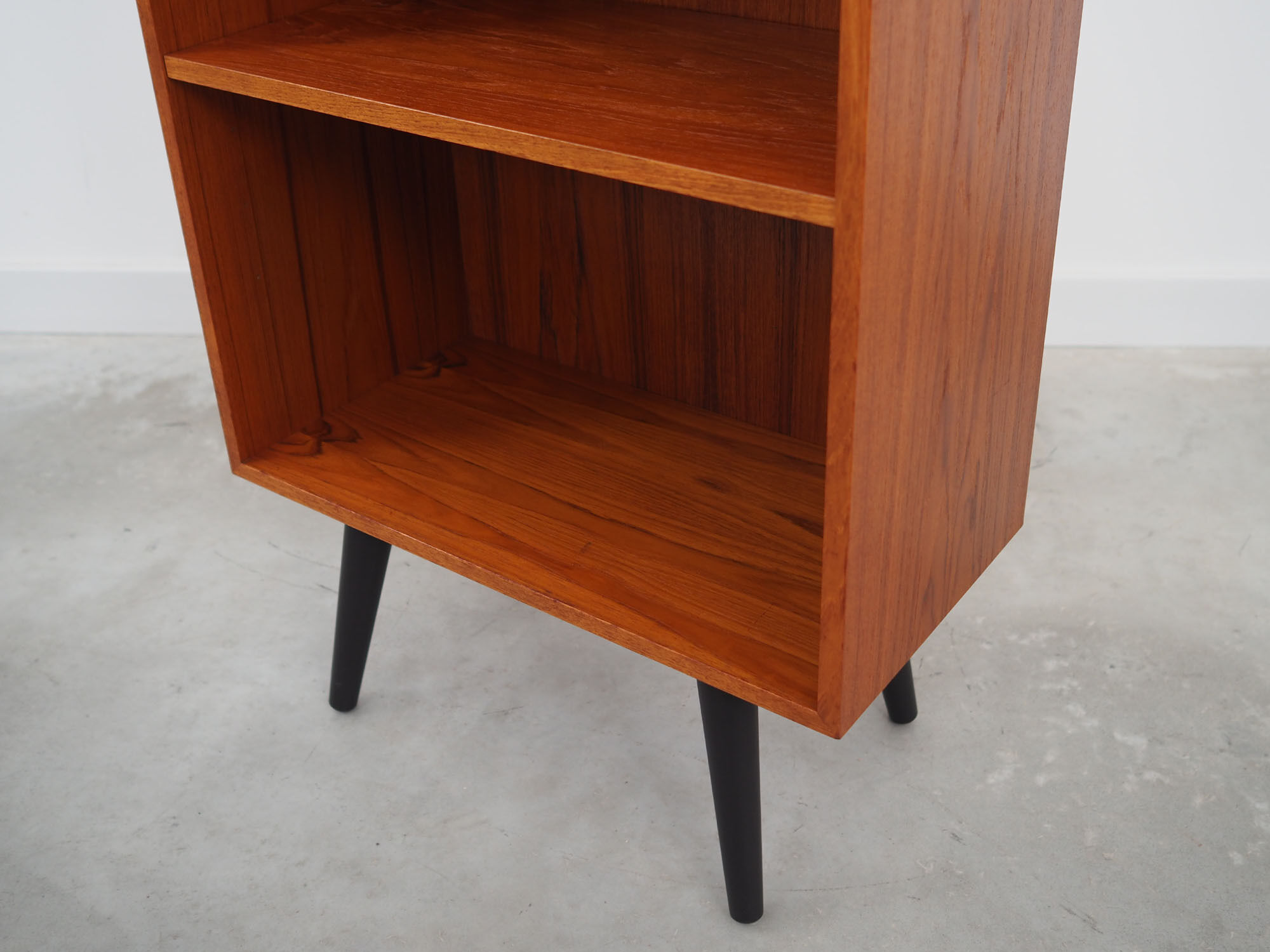 Bookcase made in the 1970s by the Danish factory Domino Møbler.