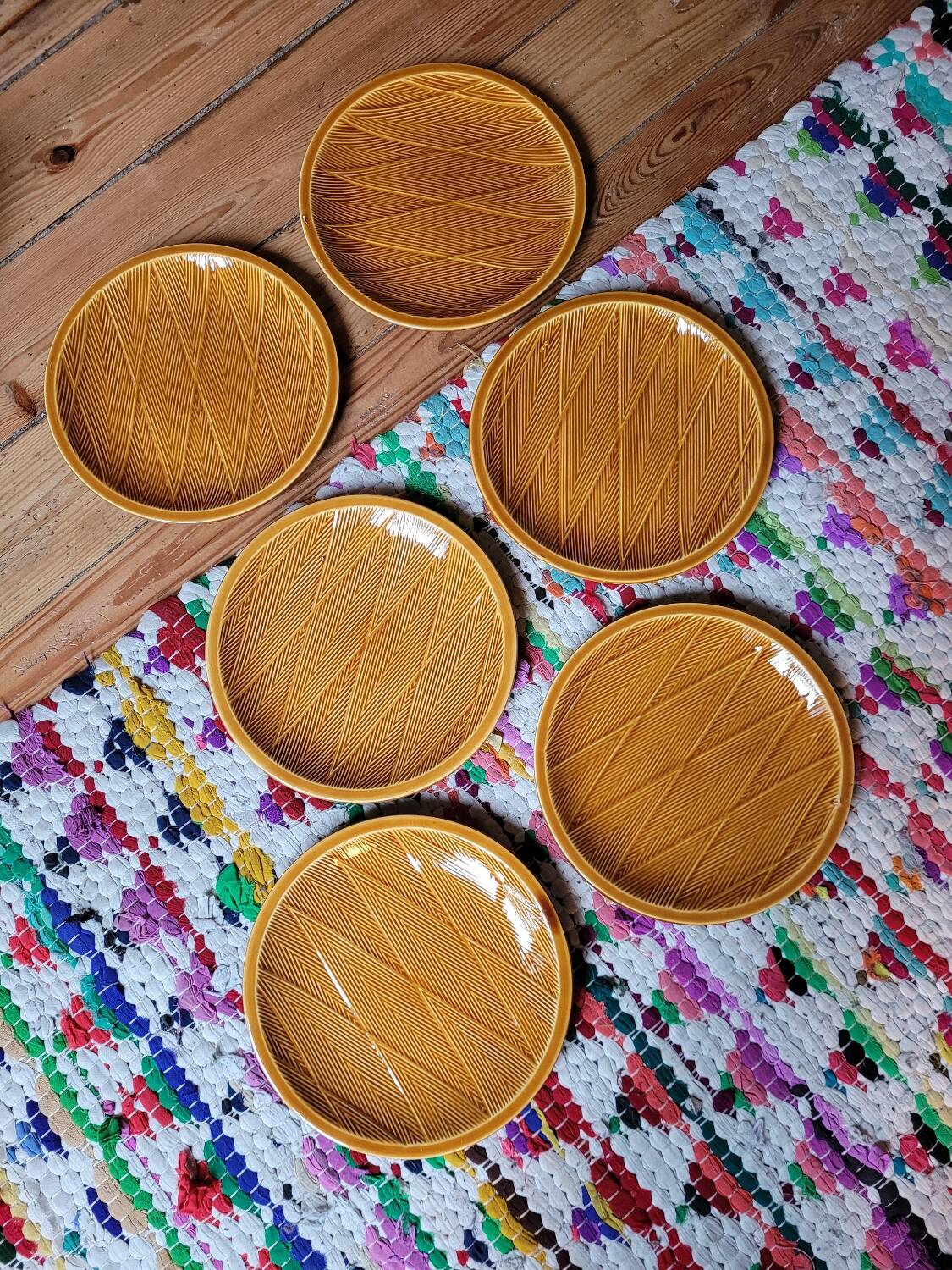 Lot No. 1 of 6 Salins barbotine dessert plates