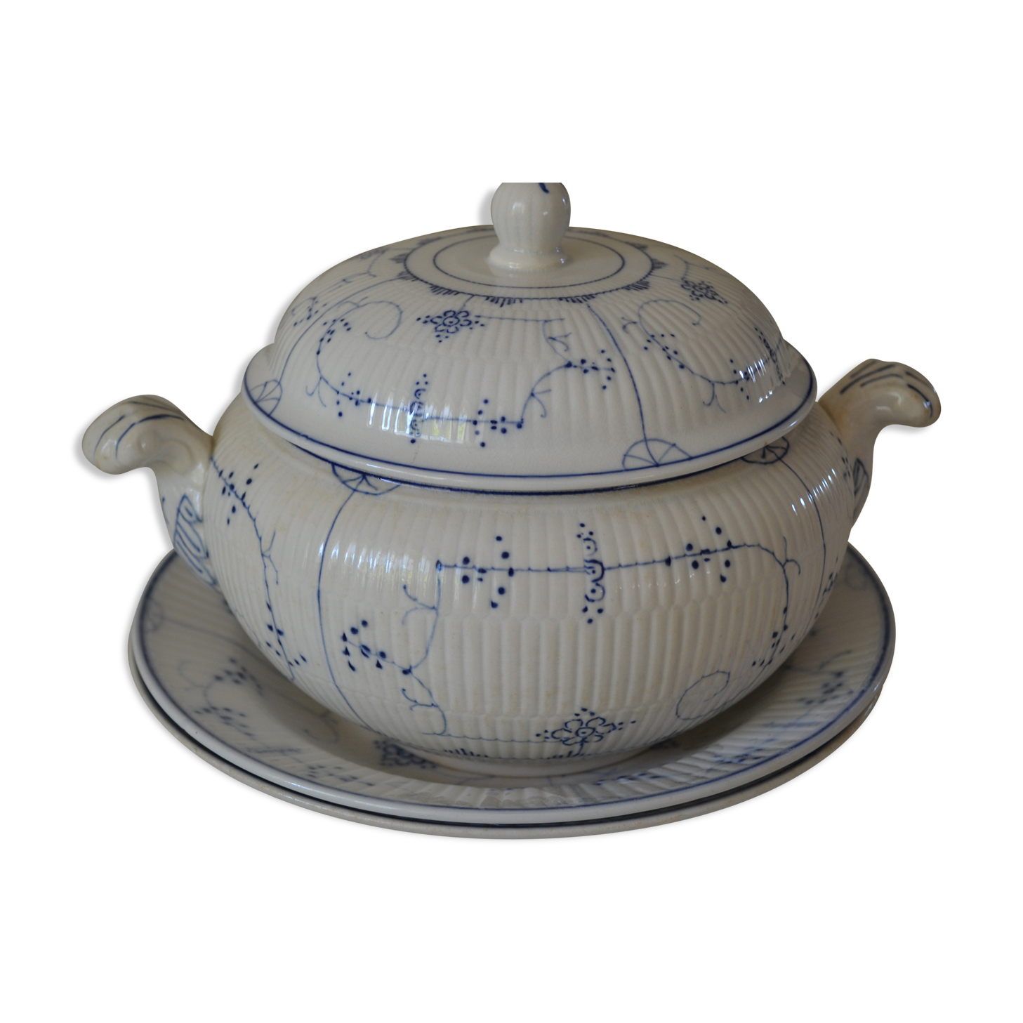 Soup pot Faience Villeroy and Boch Dresden Saxony late 19th
