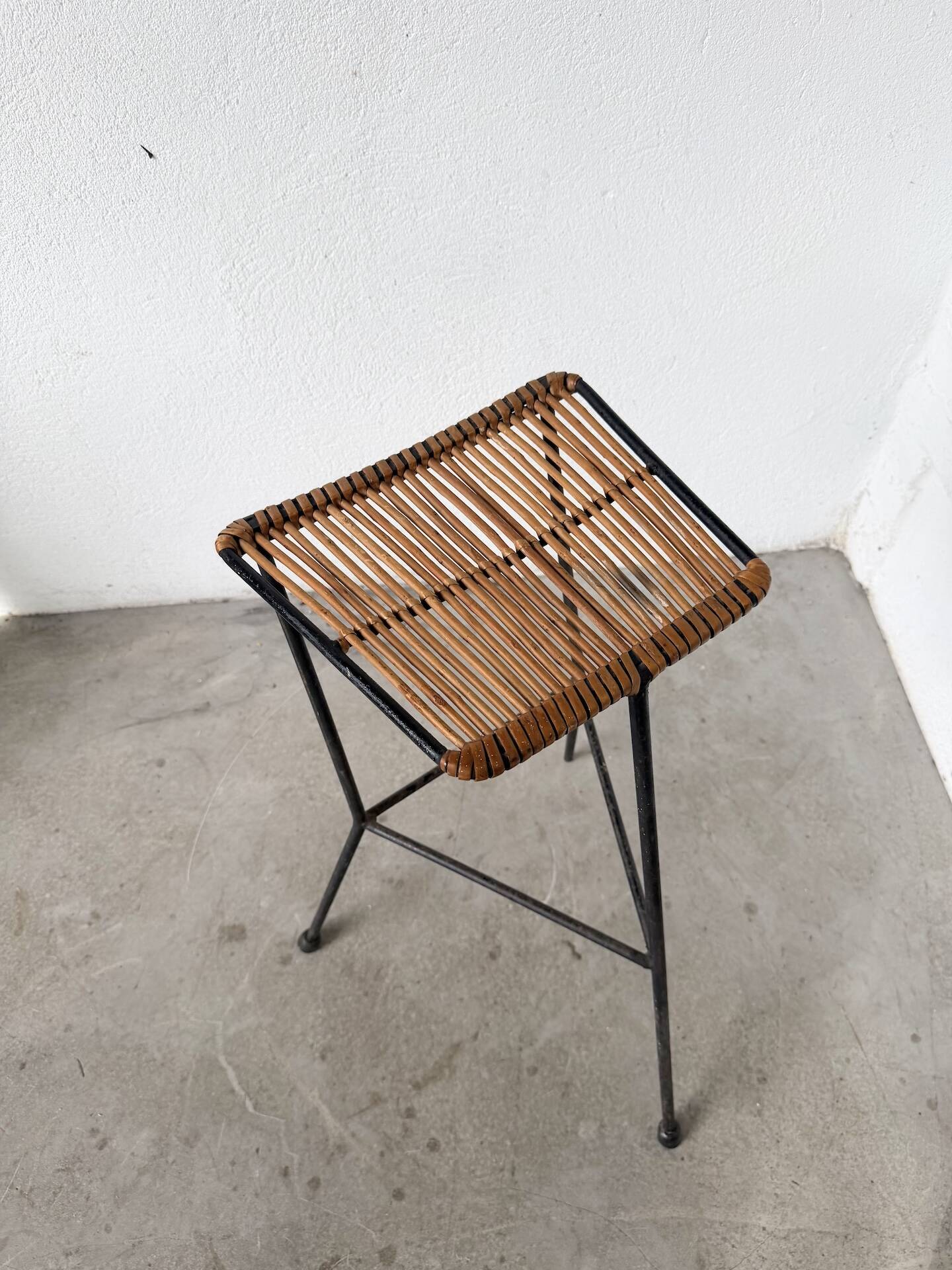 Wicker and metal stool Dennis Lennon 1950