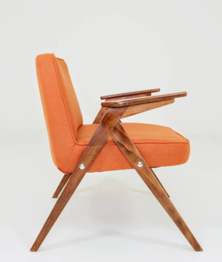 Fauteuil lounge vintage en laine, tissu orange et bois de hêtre