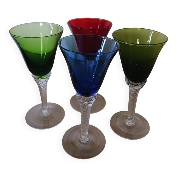 Verres colorés, en verre de Murano .