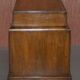 Curved pedestal desk in veined walnut, leather surface, late Victorian period.