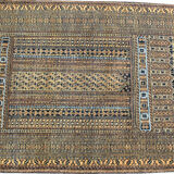 Authentic 1950 Persian rug with fine 135cm x 96cm motifs