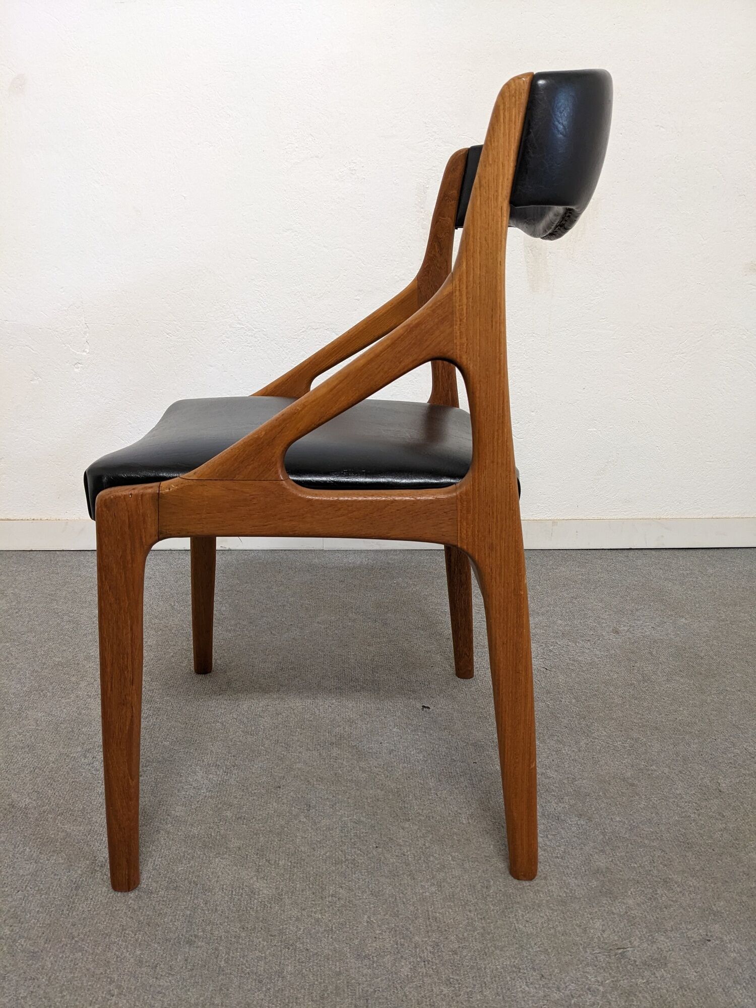Series of 6 Scandinavian teak chairs from the 50s/60s