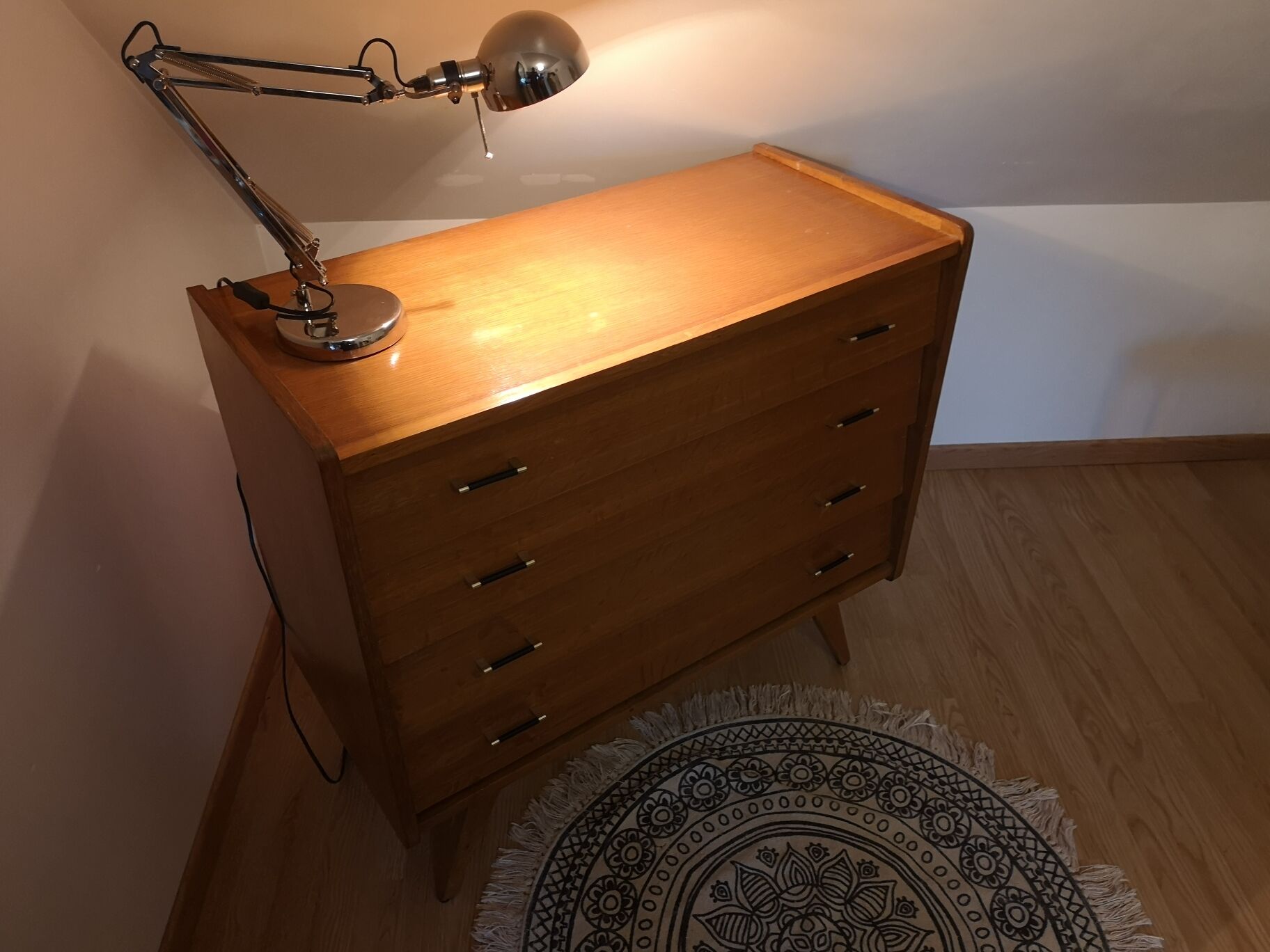 Commode scandinave pieds compas