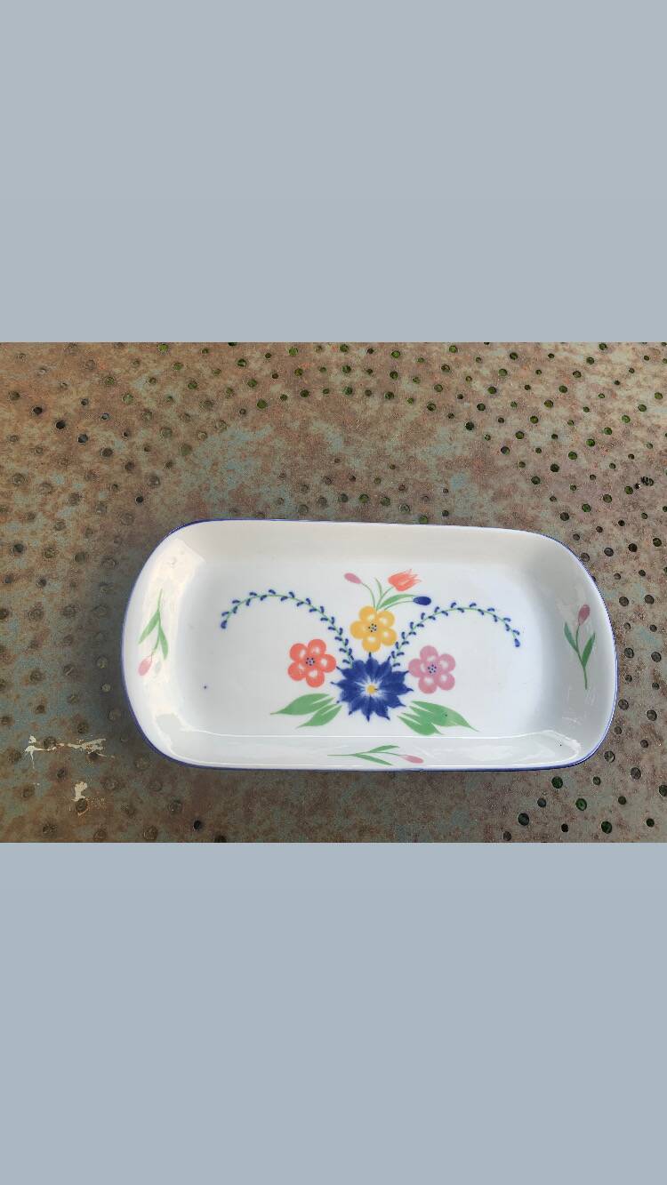 Rectangular cake dish in glazed ceramic, vintage floral pattern
