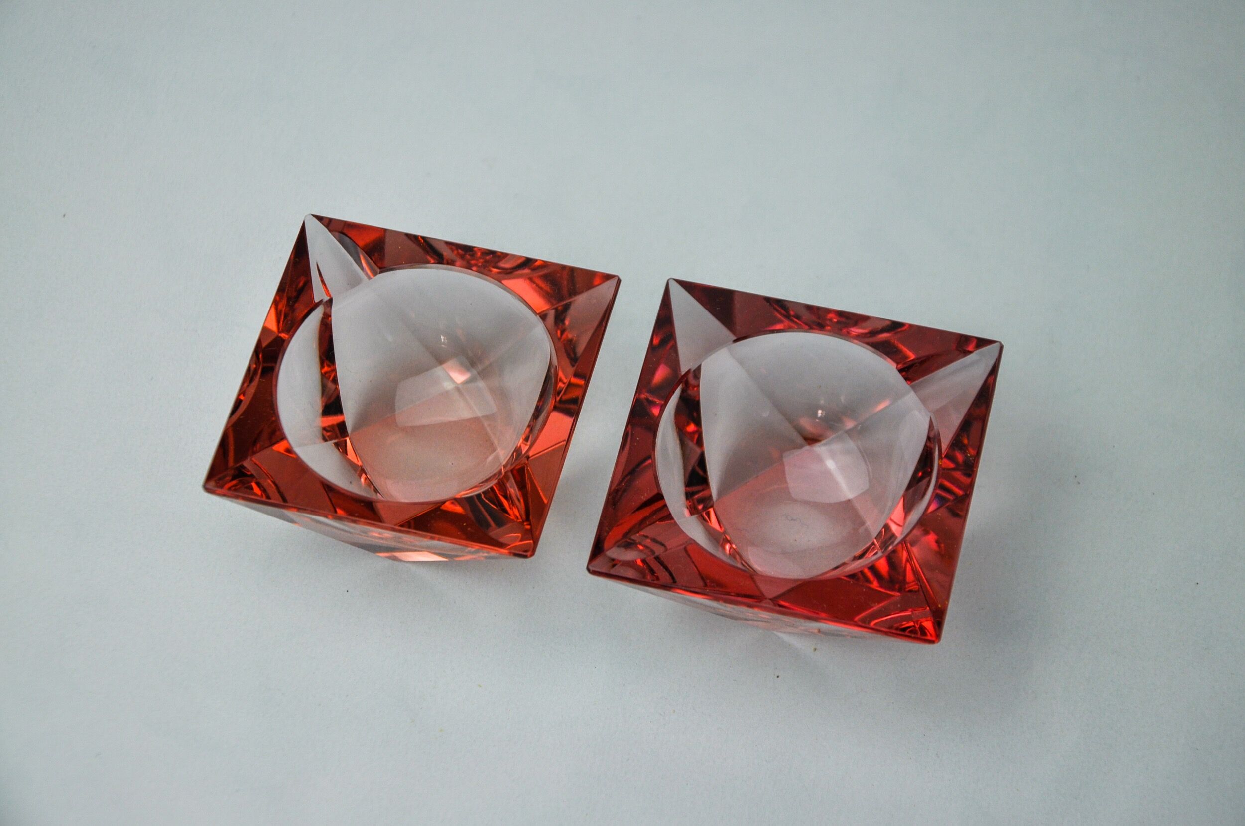 Duo of pink faceted ashtrays by Seguso, murano, italy, 1970