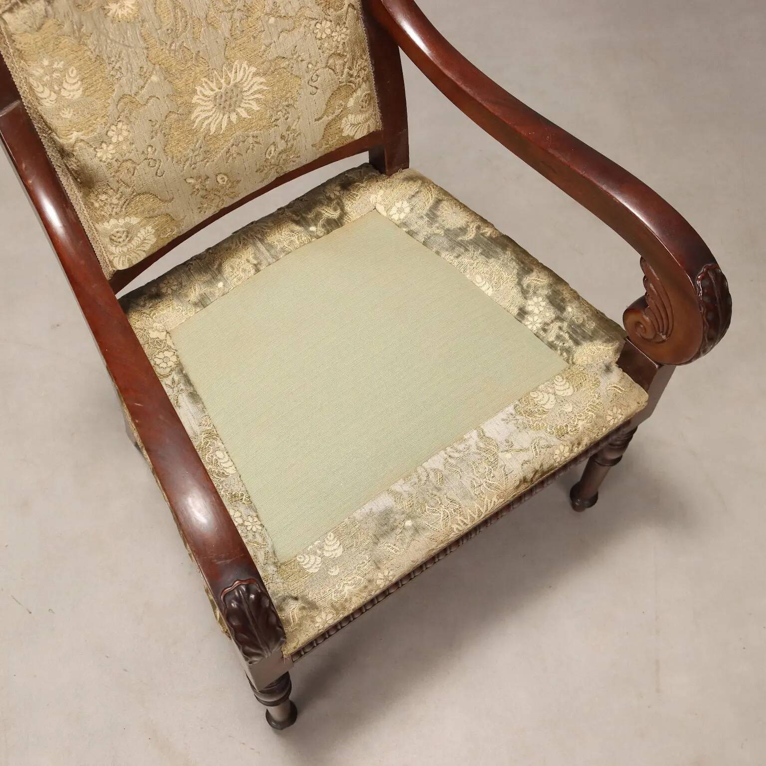 Antique Louis-Philippe armchair in mahogany, Italy, 19th century.