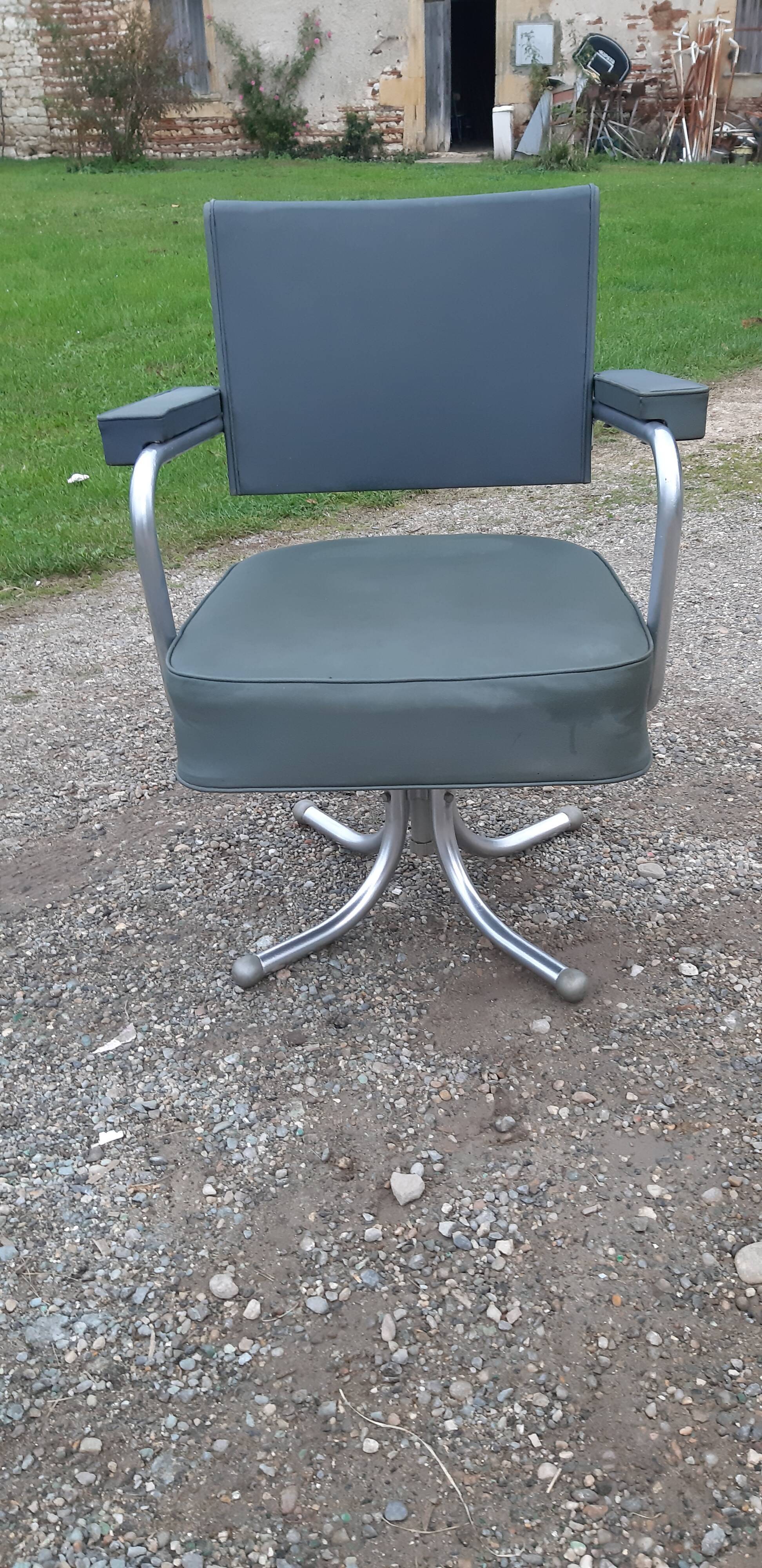 1 Pullman armchair