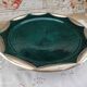 Plat rond creux oriental en céramique vert profond et métal couleur argent