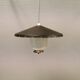 Lampe suspendue en verre avec abat-jour en métal laqué noir et base en laiton.