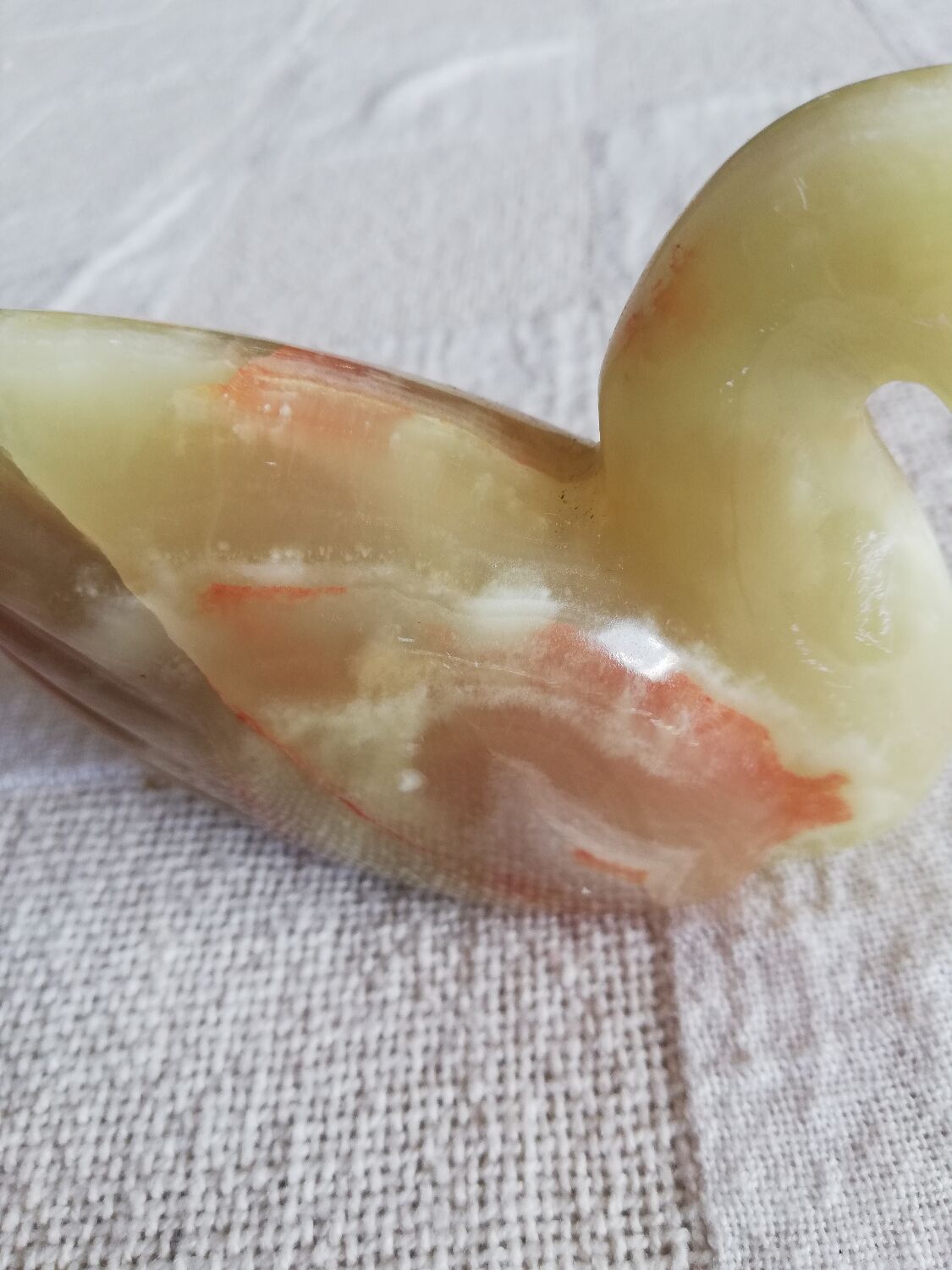 Statuette swan in onyx marble or aragonite