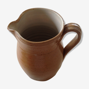 Pitcher has water in glazed stoneware of Brown clear flame