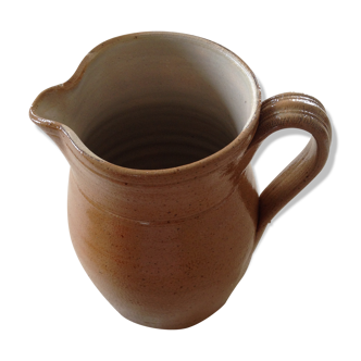 Pitcher has water in glazed stoneware of Brown clear flame