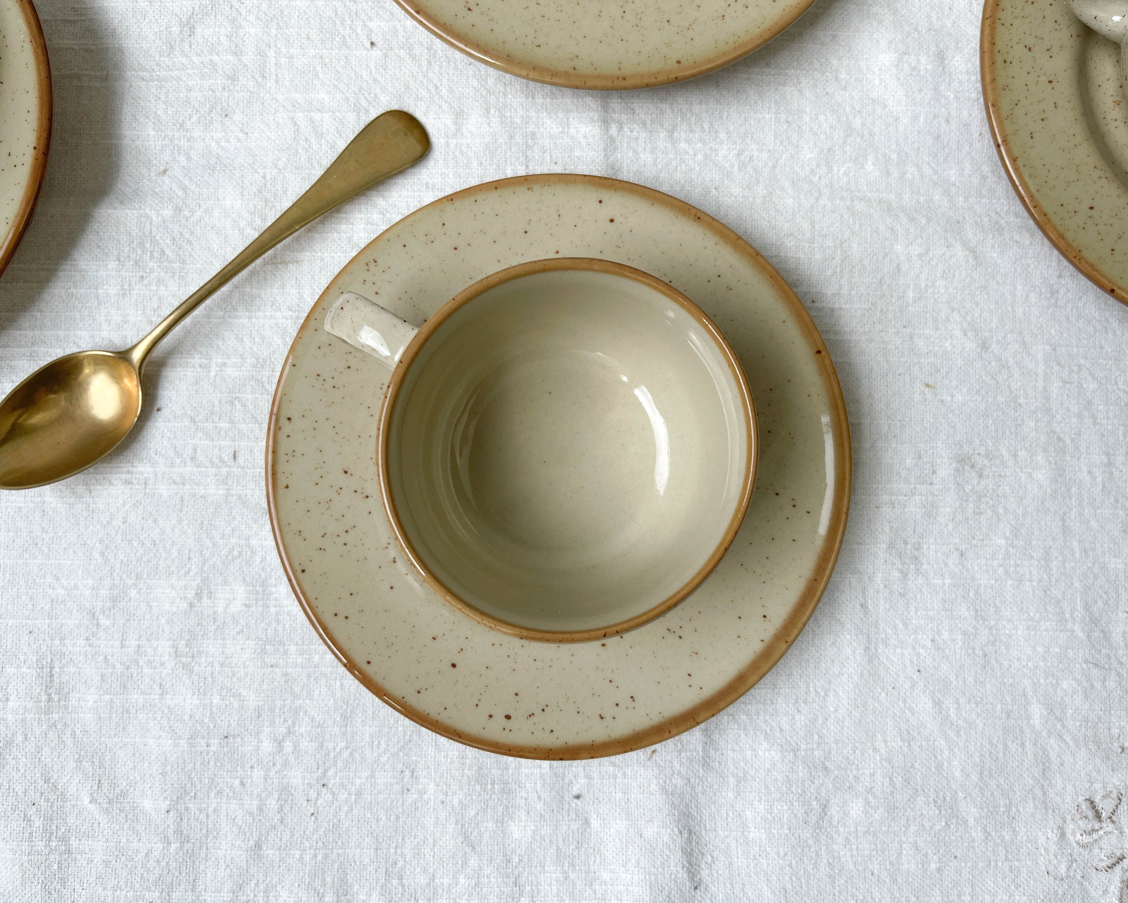 Speckled sandstone coffee service