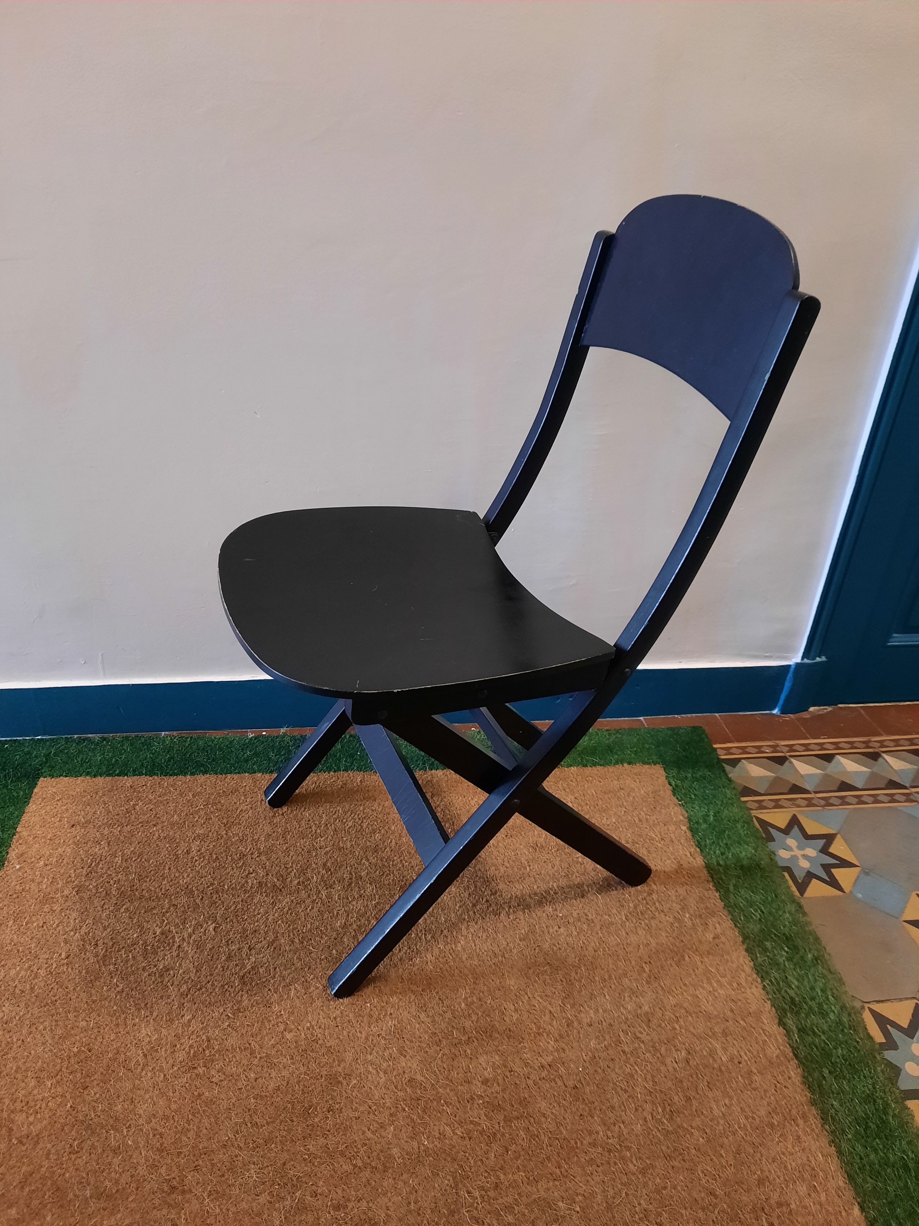 4 folding chairs