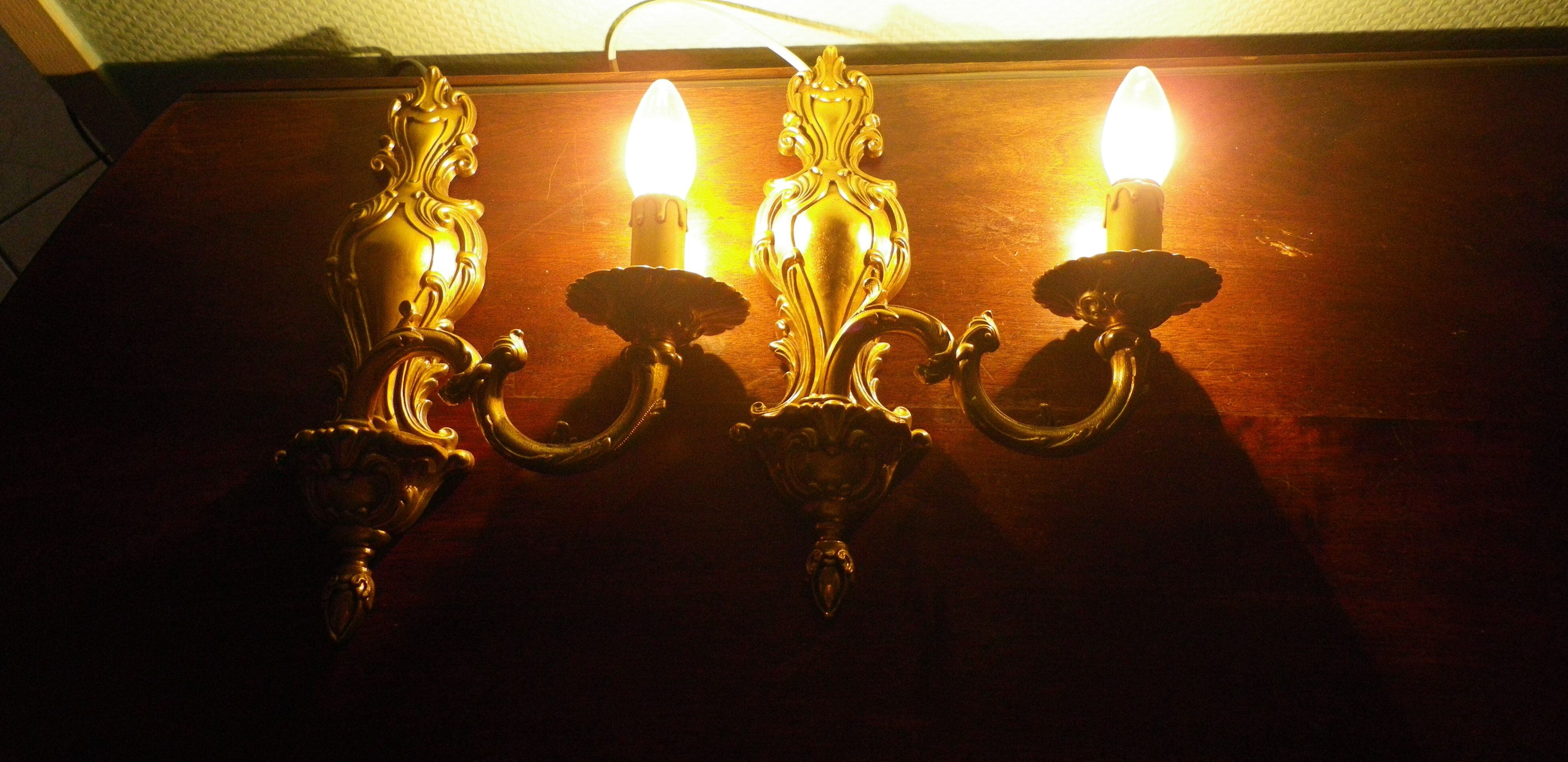 2 "Metra.F" gold-coloured metal flame wall appliques, steerable branch