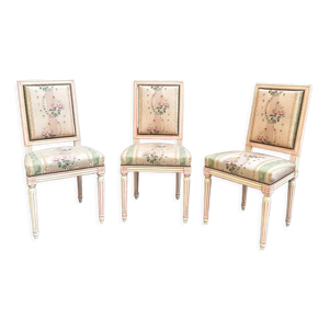 Suite de 3 chaises de style Louis