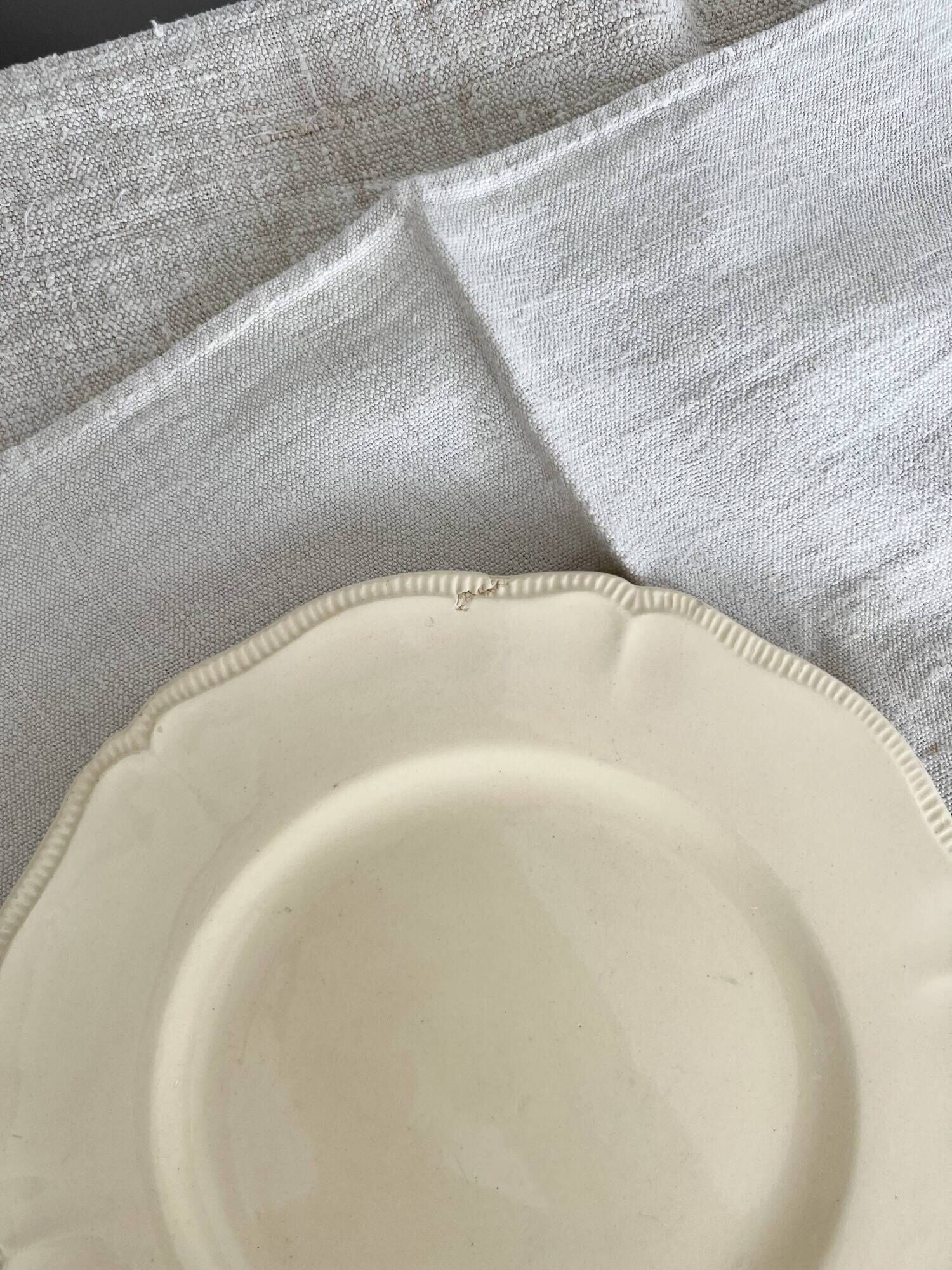 Set of 5 vintage earthenware flat plates stamped Longchamp beige color classic style