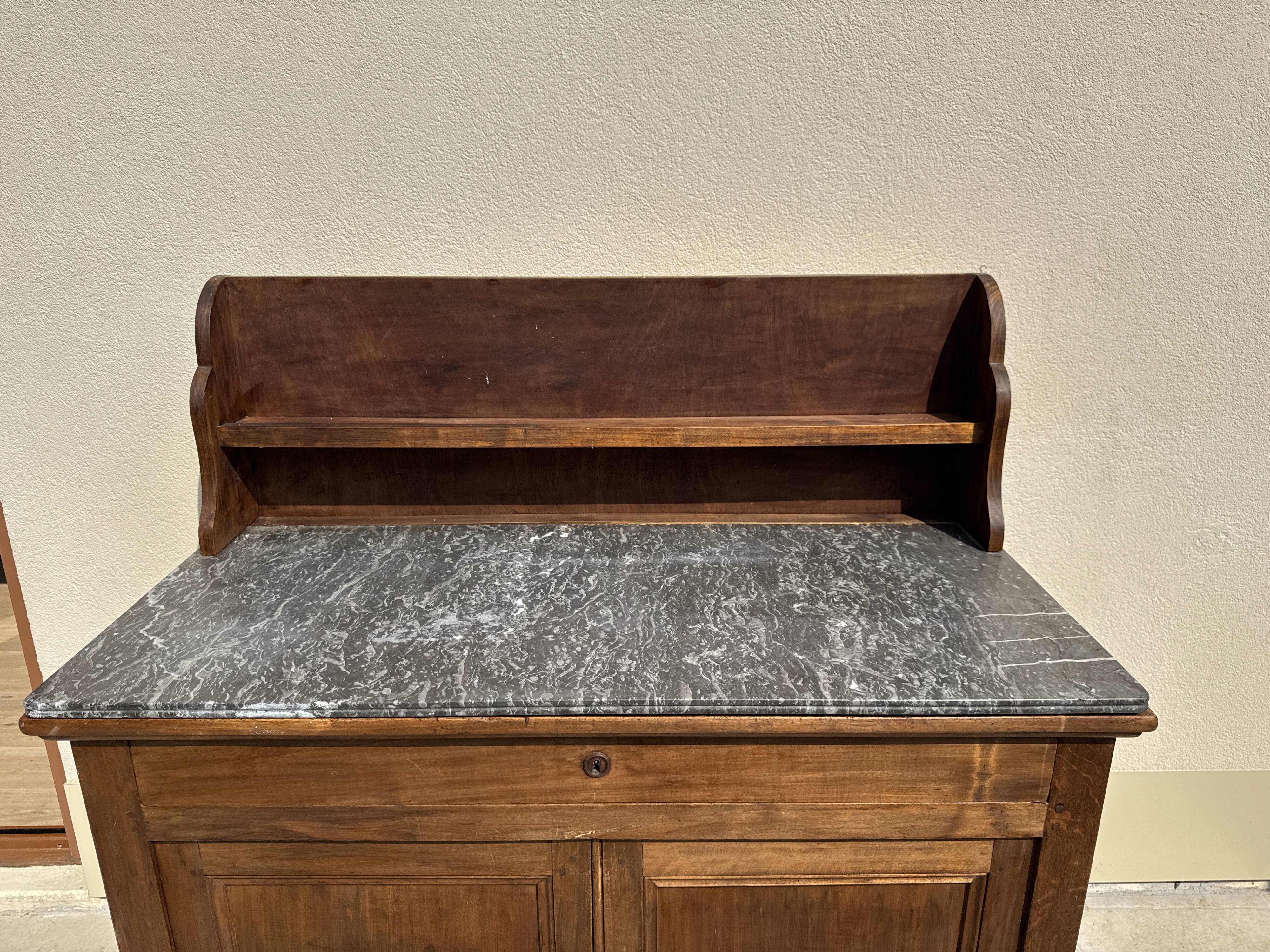 Grand buffet, meuble de toilette ancienne à dessus de marbre XIXe