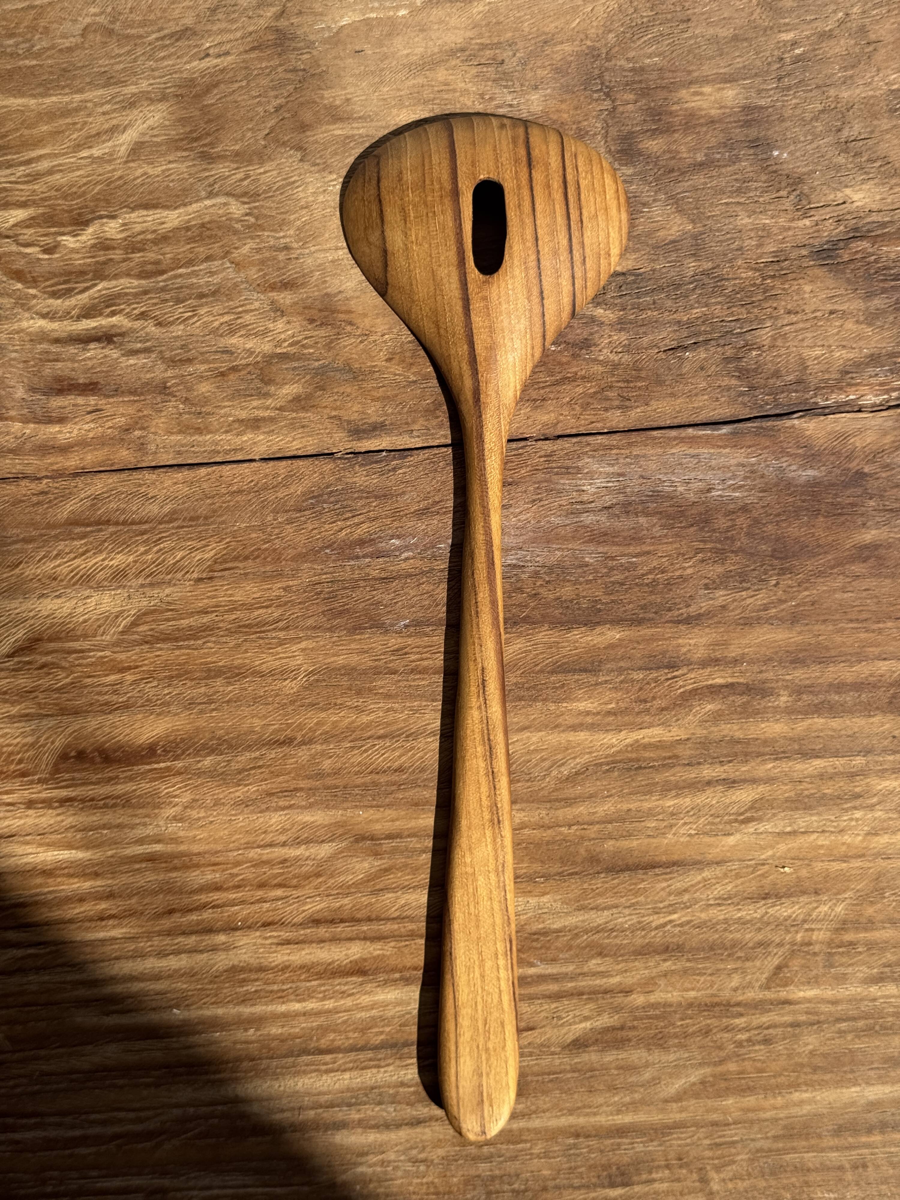Salad server or large teak spoon in oval openwork shape L30 D9