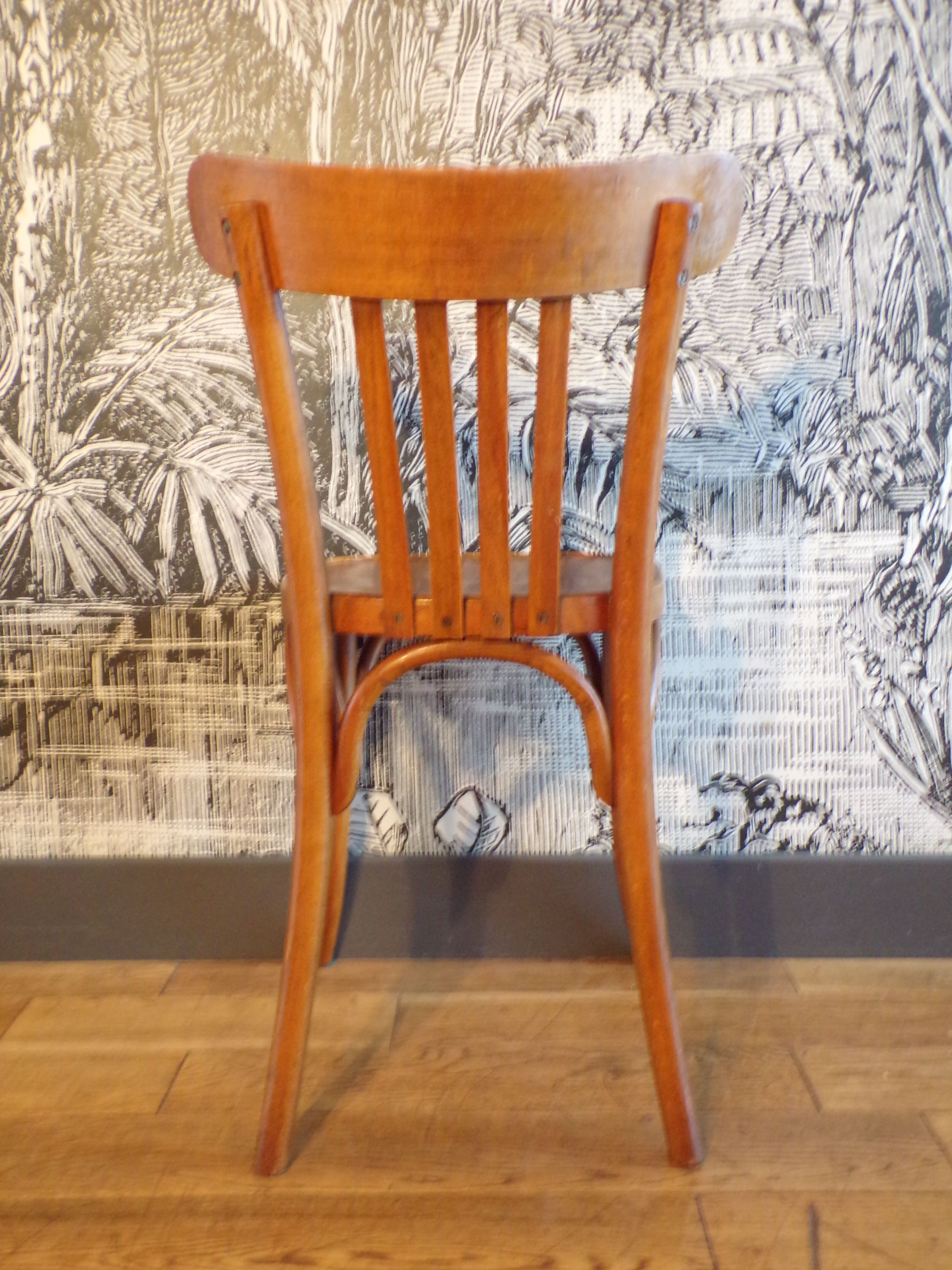Vintage bistro chair in curved wood