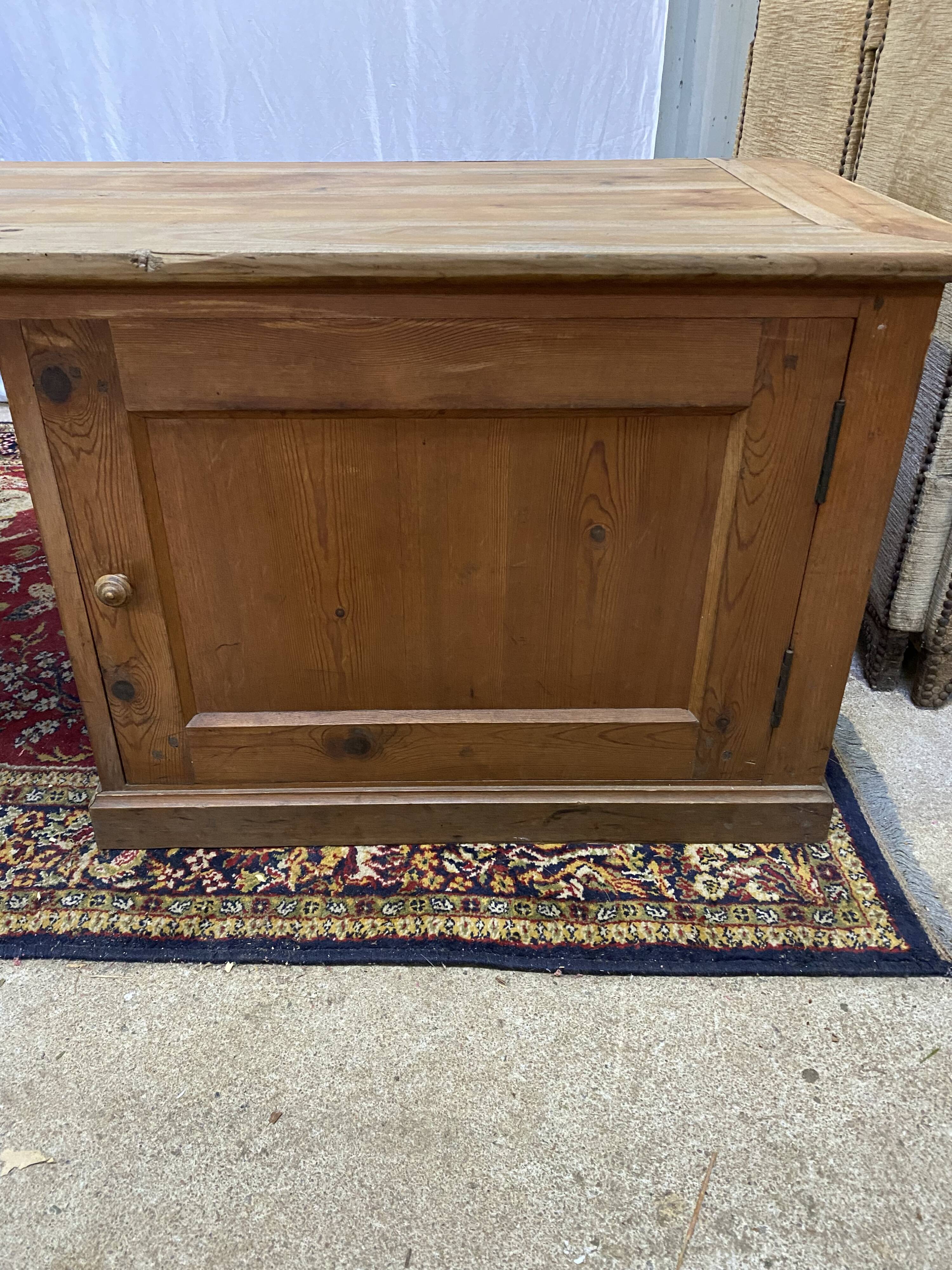 Entrance bench with storage