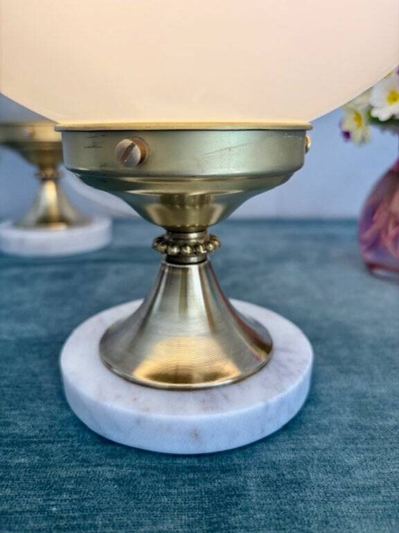 Lampe mid century avec opaline soucoupe blanche