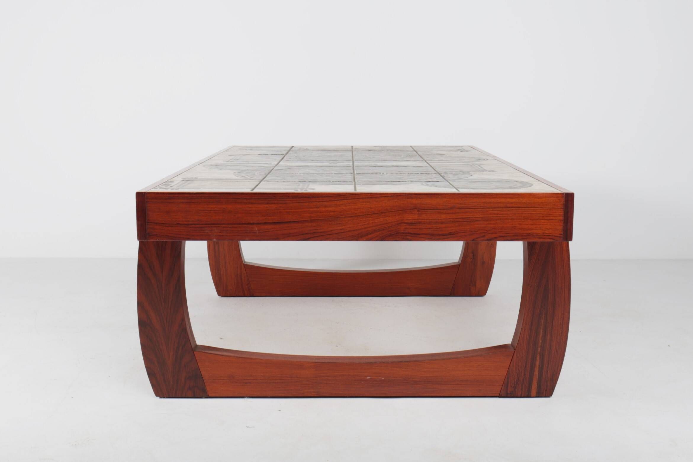 Table basse danoise en palissandre et céramique signée "Ox Art"