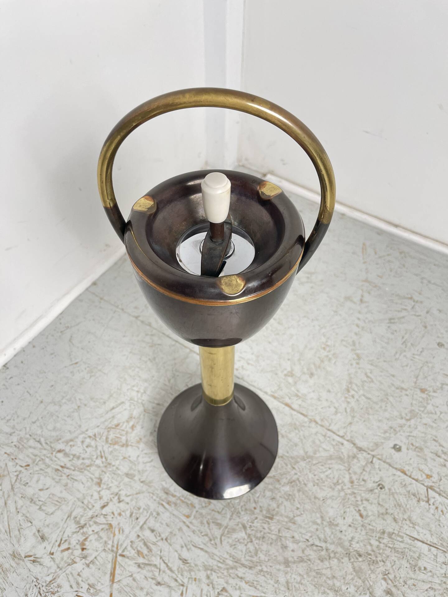 Wobble ashtray from around 1950