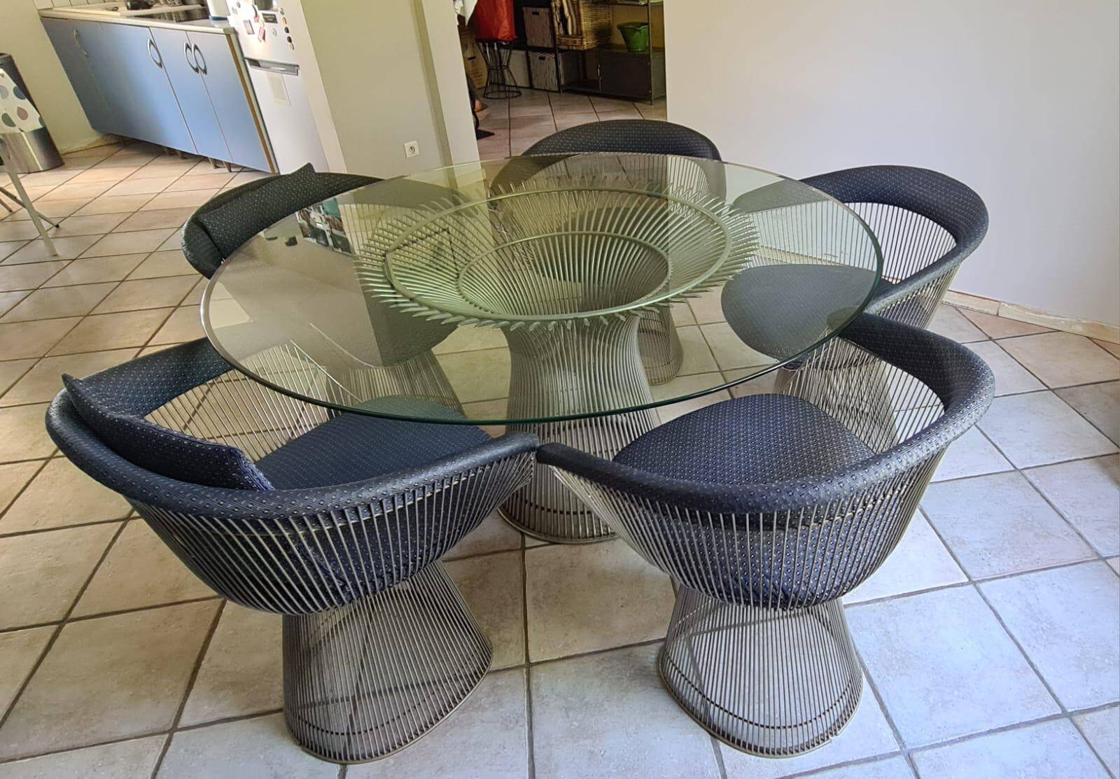 Warren Platner table with its 5 chairs.