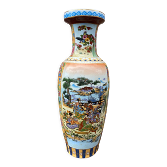 Chinese vase japan motif