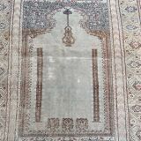 Tapis ancien de prière turc ghyordes 122x145 cm