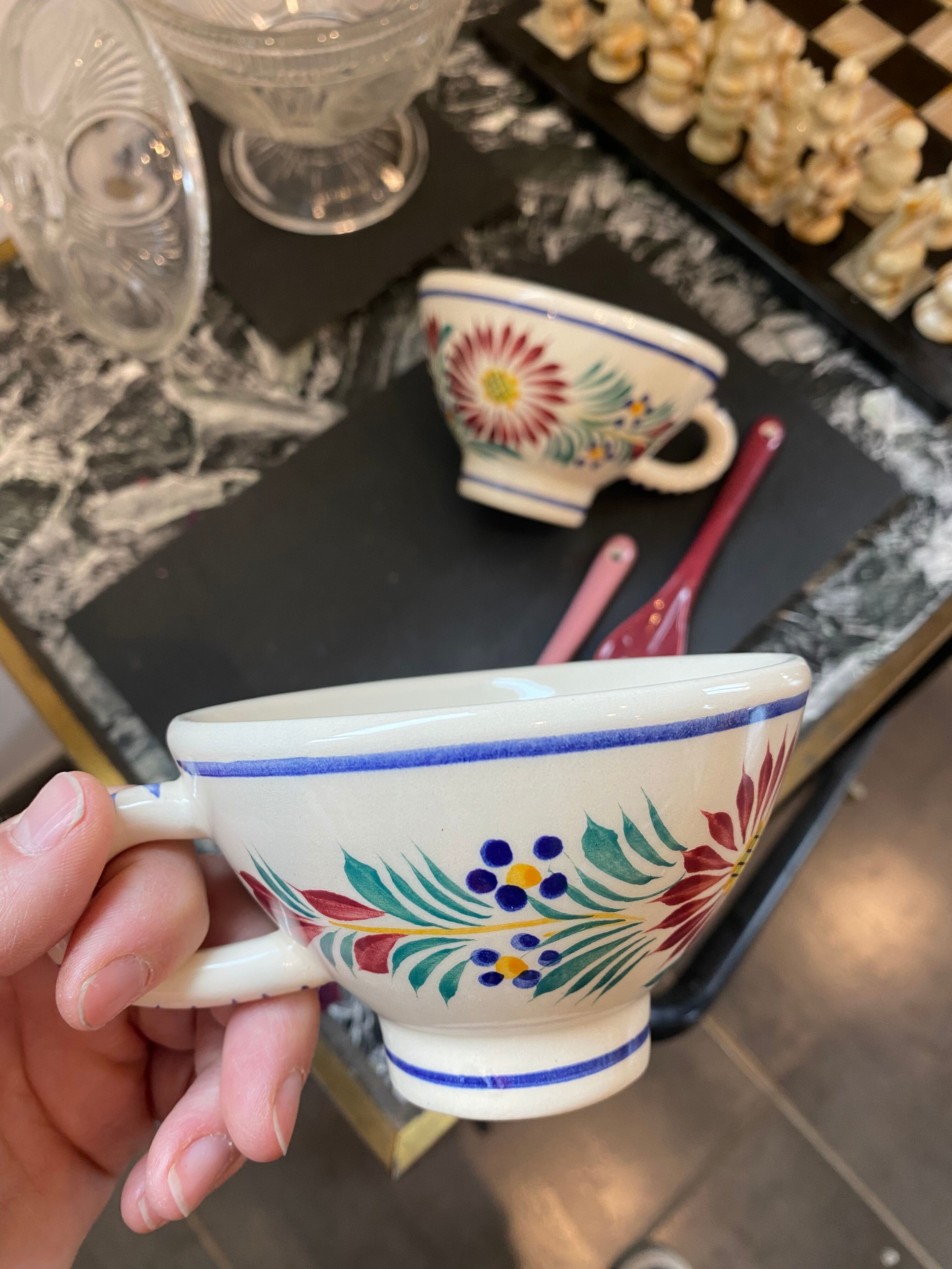 2 tasses anciennes Henriot Quimper